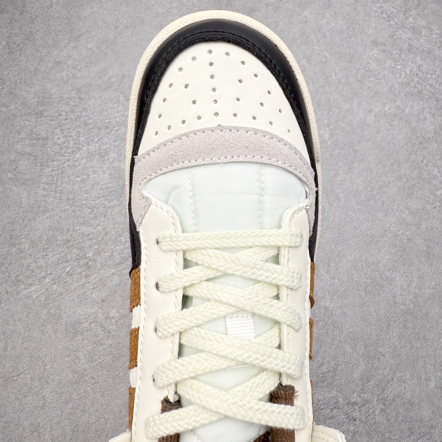 图片[4]-＃福利特价 AD Forum 84 Low OG 低帮百搭潮流休闲运动板鞋 以复古篮球鞋的外形为基础 采用皮革拼接 简约百搭 更加贴合舒适 中底内侧网格造型起到点睛之笔 外底橡胶 更显复古 尺码：36 36.5 37.5 38 38.5 39 40 40.5 41 42 42.5 43 44 44.5 45-选品中心