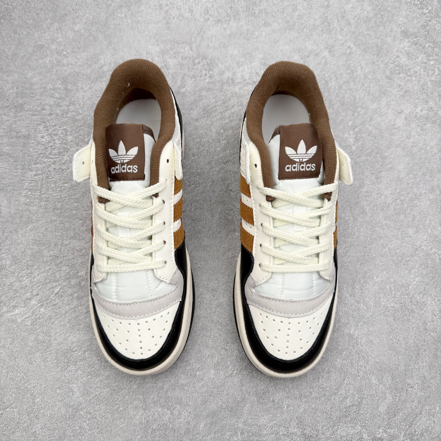 图片[2]-＃福利特价 AD Forum 84 Low OG 低帮百搭潮流休闲运动板鞋 以复古篮球鞋的外形为基础 采用皮革拼接 简约百搭 更加贴合舒适 中底内侧网格造型起到点睛之笔 外底橡胶 更显复古 尺码：36 36.5 37.5 38 38.5 39 40 40.5 41 42 42.5 43 44 44.5 45-选品中心