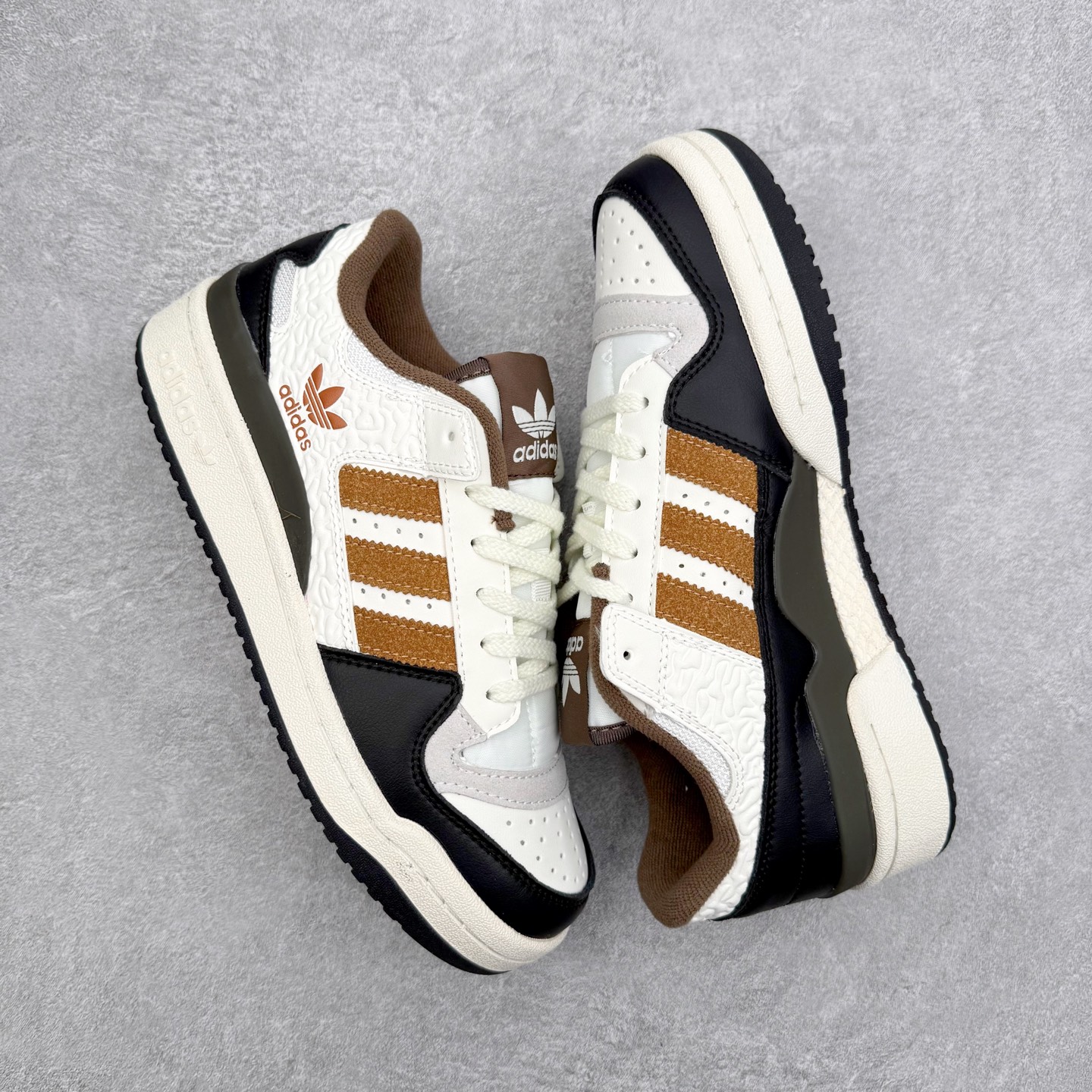 图片[3]-＃福利特价 AD Forum 84 Low OG 低帮百搭潮流休闲运动板鞋 以复古篮球鞋的外形为基础 采用皮革拼接 简约百搭 更加贴合舒适 中底内侧网格造型起到点睛之笔 外底橡胶 更显复古 尺码：36 36.5 37.5 38 38.5 39 40 40.5 41 42 42.5 43 44 44.5 45-选品中心