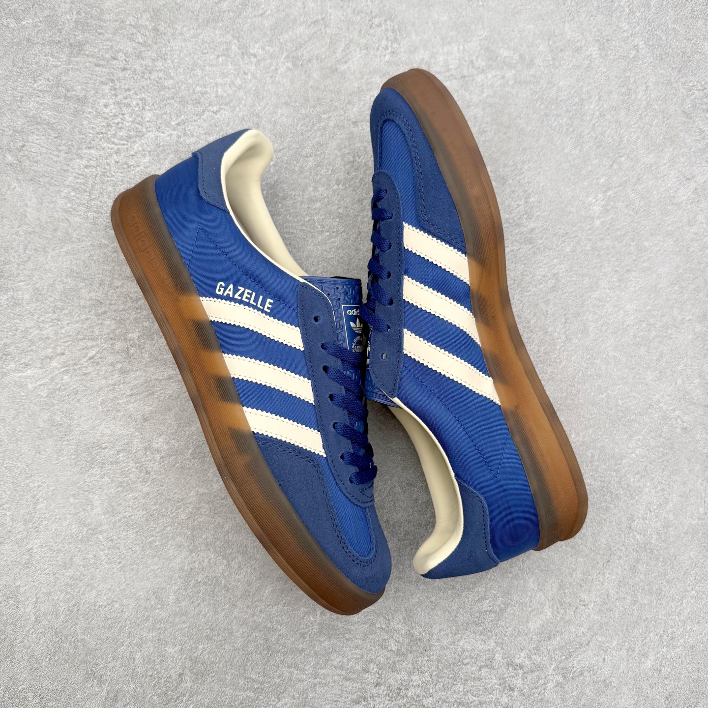 图片[3]-AD Gazelle Indoor Trainers 羚羊内训系列低帮复古百搭休闲运动德训风板鞋 JS1410 90年代经典的复刻版！自60年代以足球训练鞋面世以来,Gazelle就以其经典设计席卷全球。1991年版本的复刻,再造经典Gazelle。采用皮革打造,搭配浊色细节,让这款经典更加简约。尺码：36 36⅔ 37⅓ 38 38⅔ 39⅓ 40 40⅔ 41⅓ 42 42⅔ 43⅓ 44⅓ 44⅔ 45-选品中心