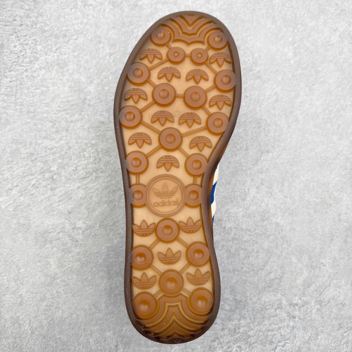 图片[9]-AD Gazelle Indoor Trainers 羚羊内训系列低帮复古百搭休闲运动德训风板鞋 JS1410 90年代经典的复刻版！自60年代以足球训练鞋面世以来,Gazelle就以其经典设计席卷全球。1991年版本的复刻,再造经典Gazelle。采用皮革打造,搭配浊色细节,让这款经典更加简约。尺码：36 36⅔ 37⅓ 38 38⅔ 39⅓ 40 40⅔ 41⅓ 42 42⅔ 43⅓ 44⅓ 44⅔ 45-选品中心