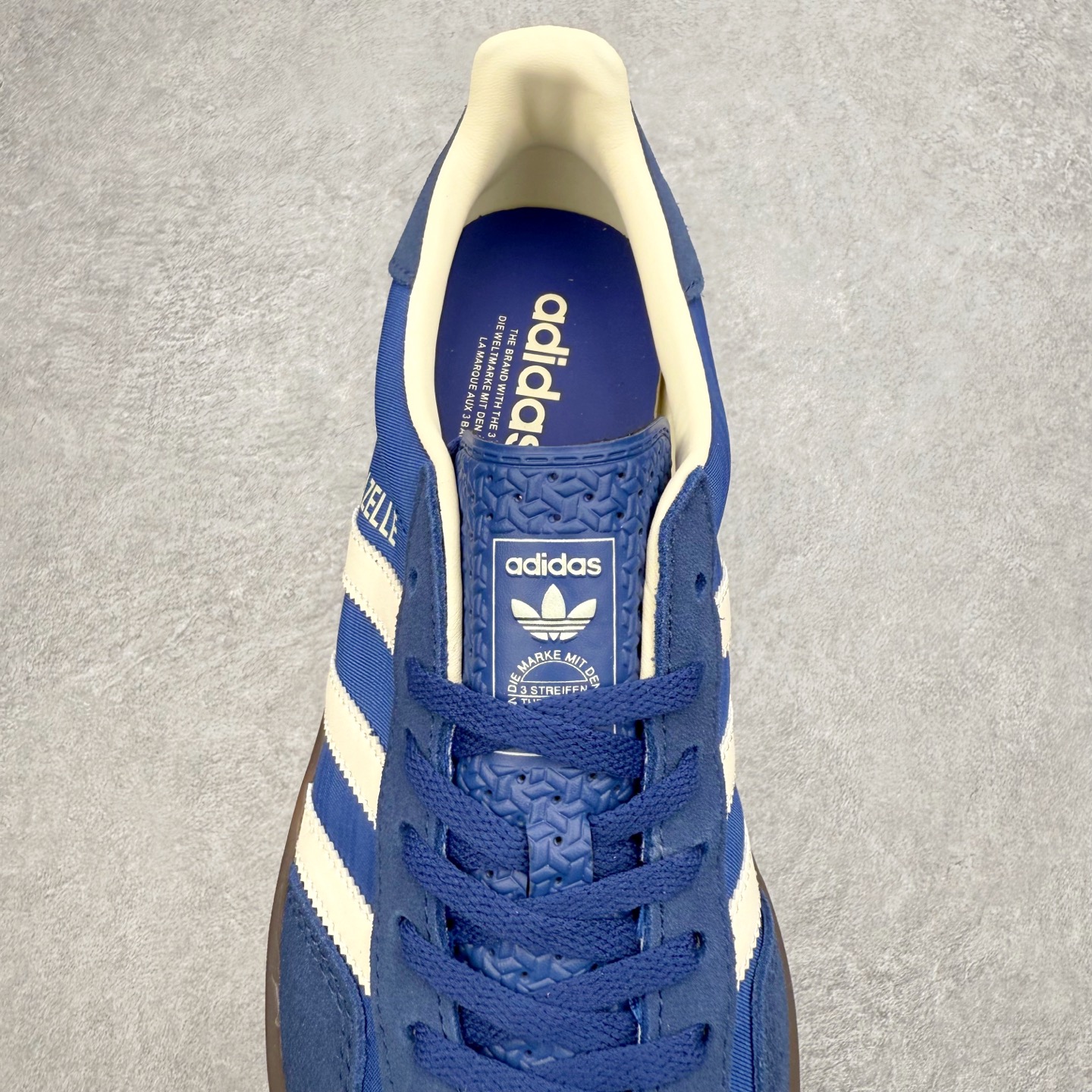 图片[5]-AD Gazelle Indoor Trainers 羚羊内训系列低帮复古百搭休闲运动德训风板鞋 JS1410 90年代经典的复刻版！自60年代以足球训练鞋面世以来,Gazelle就以其经典设计席卷全球。1991年版本的复刻,再造经典Gazelle。采用皮革打造,搭配浊色细节,让这款经典更加简约。尺码：36 36⅔ 37⅓ 38 38⅔ 39⅓ 40 40⅔ 41⅓ 42 42⅔ 43⅓ 44⅓ 44⅔ 45-选品中心