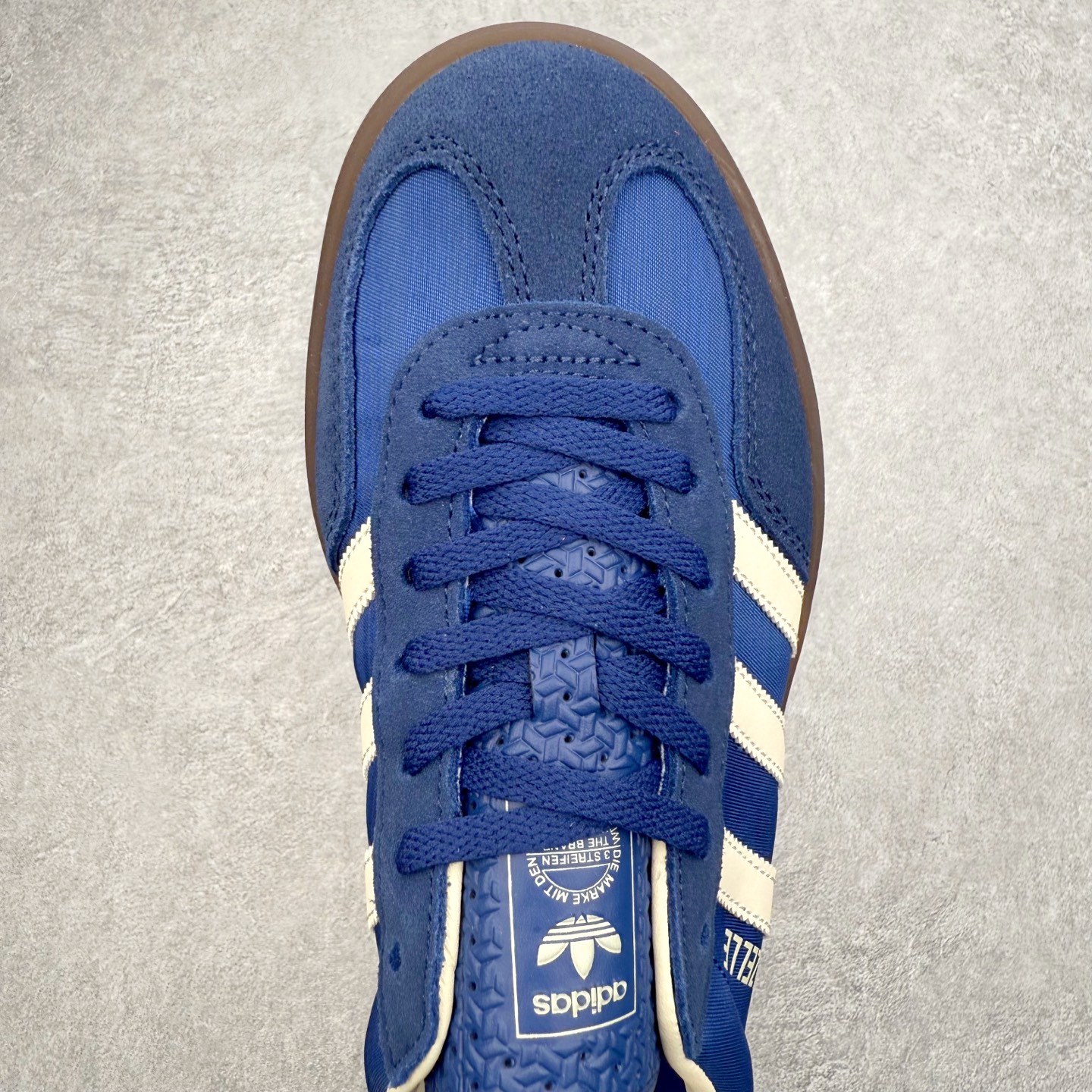 图片[4]-AD Gazelle Indoor Trainers 羚羊内训系列低帮复古百搭休闲运动德训风板鞋 JS1410 90年代经典的复刻版！自60年代以足球训练鞋面世以来,Gazelle就以其经典设计席卷全球。1991年版本的复刻,再造经典Gazelle。采用皮革打造,搭配浊色细节,让这款经典更加简约。尺码：36 36⅔ 37⅓ 38 38⅔ 39⅓ 40 40⅔ 41⅓ 42 42⅔ 43⅓ 44⅓ 44⅔ 45-选品中心