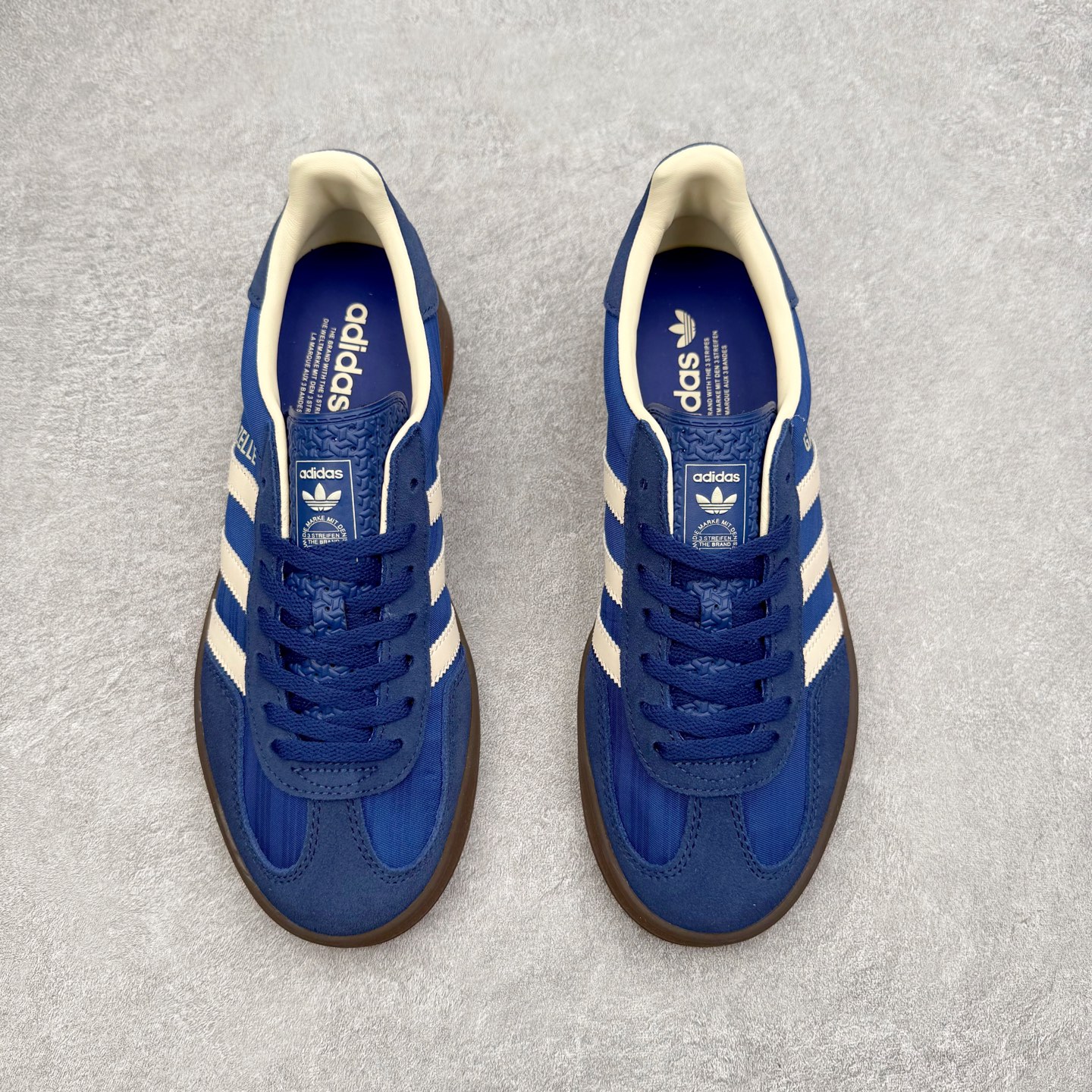 图片[2]-AD Gazelle Indoor Trainers 羚羊内训系列低帮复古百搭休闲运动德训风板鞋 JS1410 90年代经典的复刻版！自60年代以足球训练鞋面世以来,Gazelle就以其经典设计席卷全球。1991年版本的复刻,再造经典Gazelle。采用皮革打造,搭配浊色细节,让这款经典更加简约。尺码：36 36⅔ 37⅓ 38 38⅔ 39⅓ 40 40⅔ 41⅓ 42 42⅔ 43⅓ 44⅓ 44⅔ 45-选品中心
