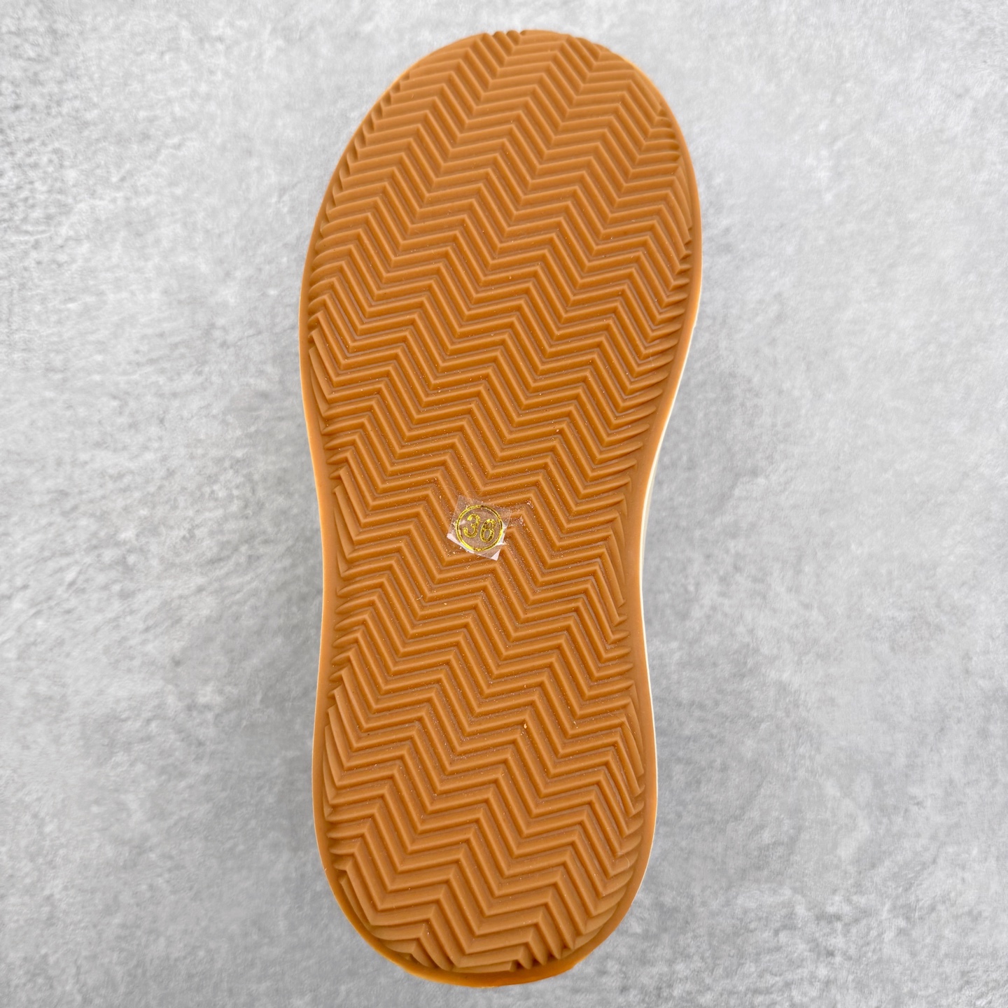 图片[9]-GG-CC 保暖休闲毛毛鞋 百搭通勤轻便舒适 包裹性增高防滑 低帮 加绒板鞋 女款 实拍调校N版已经零色差零失真 百分百还原实物色彩所见即所得 不存在货不对板色差等低级问题 选购参考实物拍摄 不混卖不参货 只用心做好货严格选品 承诺混一赔十 尺码：35 36 37 38 39 40-选品中心