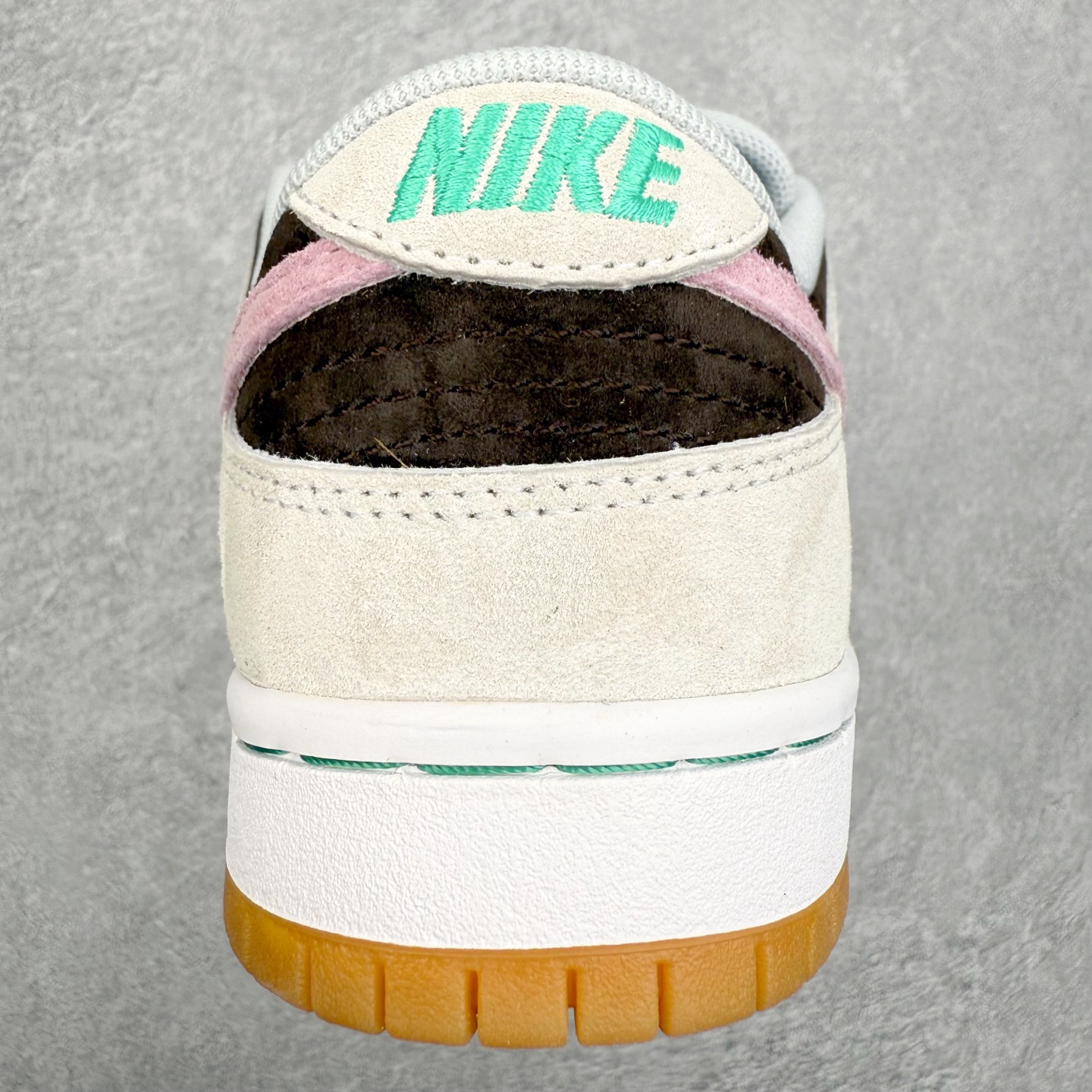 图片[8]-＃F版 NK SB Dunk Low HF3704-001 极限压缩利润空间 超乎所想的高性价比 用料绝不含糊 原盒原配 正确耐磨橡胶大底 超高清洁度 全鞋零毛边皮料切割 全套原楦原模倾力打造完美版型 尺码：36 36.5 37.5 38 38.5 39 40 40.5 41 42 42.5 43 44 44.5 45 46 47.5-选品中心