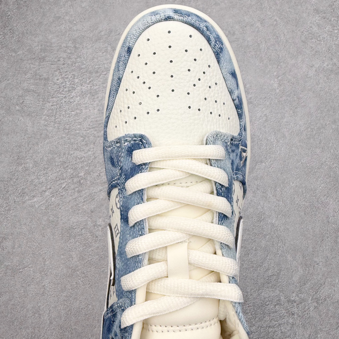 图片[4]-NK Dunk Low YF9511-903 定制系列天花板 无原鞋不开发 全系列得物原鞋一比一校对开发 配色持续更新中 终端对接 优势输出 全套原厂楦头原纸板数据档案倾力打造 原汁原味莞产 极致还原 圈内最强针车工艺 高端零售指定版 广东原厂配套原盒原标 鞋盒分三个尺码段 原厂冲刀 超高清洁度 全鞋零毛边皮料切割 采用原厂百宏鞋带以及原厂百宏织唛舌标 内标可供原厂几率过验 进口原装条纹中底布 四线拉帮白色点胶 原厂拉帮手法遵循公司 原厂电绣 极致还原 尺码：36 36.5 37.5 38 38.5 39 40 40.5 41 42 42.5 43 44 44.5 45 46-选品中心