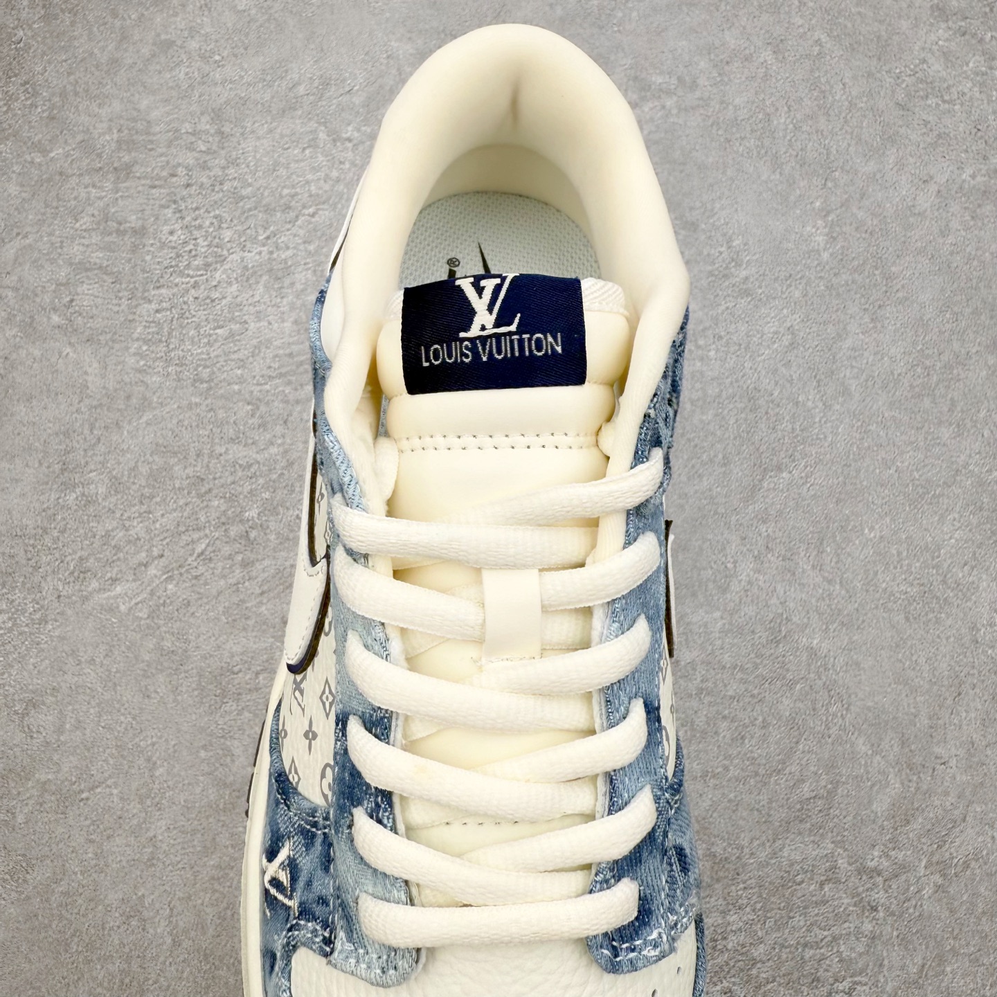 图片[5]-NK Dunk Low YF9511-903 定制系列天花板 无原鞋不开发 全系列得物原鞋一比一校对开发 配色持续更新中 终端对接 优势输出 全套原厂楦头原纸板数据档案倾力打造 原汁原味莞产 极致还原 圈内最强针车工艺 高端零售指定版 广东原厂配套原盒原标 鞋盒分三个尺码段 原厂冲刀 超高清洁度 全鞋零毛边皮料切割 采用原厂百宏鞋带以及原厂百宏织唛舌标 内标可供原厂几率过验 进口原装条纹中底布 四线拉帮白色点胶 原厂拉帮手法遵循公司 原厂电绣 极致还原 尺码：36 36.5 37.5 38 38.5 39 40 40.5 41 42 42.5 43 44 44.5 45 46-选品中心