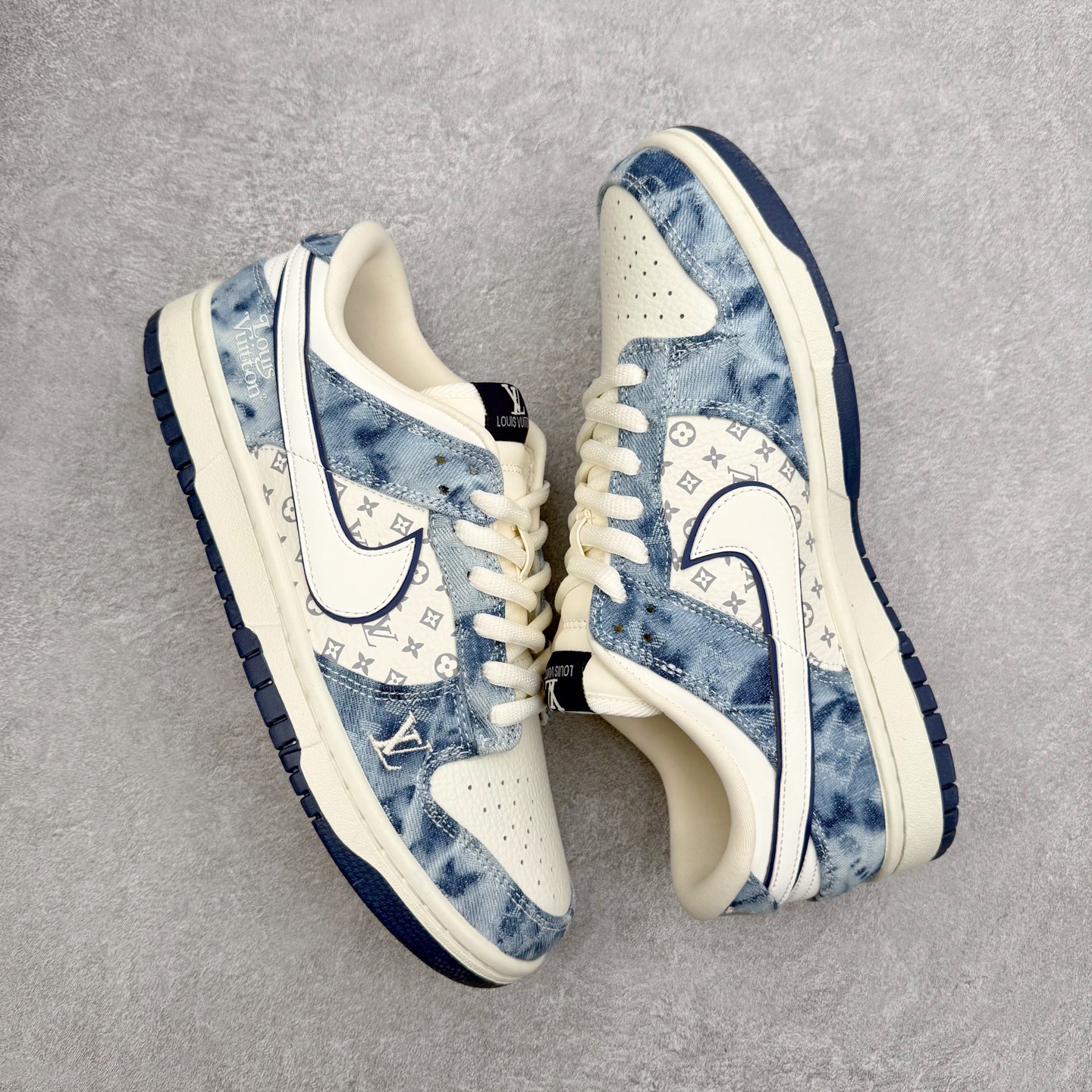 图片[3]-NK Dunk Low YF9511-903 定制系列天花板 无原鞋不开发 全系列得物原鞋一比一校对开发 配色持续更新中 终端对接 优势输出 全套原厂楦头原纸板数据档案倾力打造 原汁原味莞产 极致还原 圈内最强针车工艺 高端零售指定版 广东原厂配套原盒原标 鞋盒分三个尺码段 原厂冲刀 超高清洁度 全鞋零毛边皮料切割 采用原厂百宏鞋带以及原厂百宏织唛舌标 内标可供原厂几率过验 进口原装条纹中底布 四线拉帮白色点胶 原厂拉帮手法遵循公司 原厂电绣 极致还原 尺码：36 36.5 37.5 38 38.5 39 40 40.5 41 42 42.5 43 44 44.5 45 46-选品中心