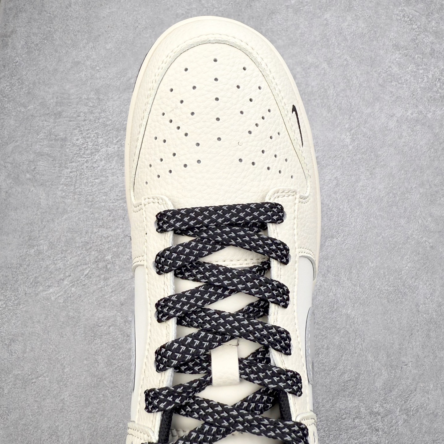 图片[4]-NK Dunk Low JP1628-030 定制系列天花板 无原鞋不开发 全系列得物原鞋一比一校对开发 配色持续更新中 终端对接 优势输出 全套原厂楦头原纸板数据档案倾力打造 原汁原味莞产 极致还原 圈内最强针车工艺 高端零售指定版 广东原厂配套原盒原标 鞋盒分三个尺码段 原厂冲刀 超高清洁度 全鞋零毛边皮料切割 采用原厂百宏鞋带以及原厂百宏织唛舌标 内标可供原厂几率过验 进口原装条纹中底布 四线拉帮白色点胶 原厂拉帮手法遵循公司 原厂电绣 极致还原 尺码：36 36.5 37.5 38 38.5 39 40 40.5 41 42 42.5 43 44 44.5 45 46-选品中心