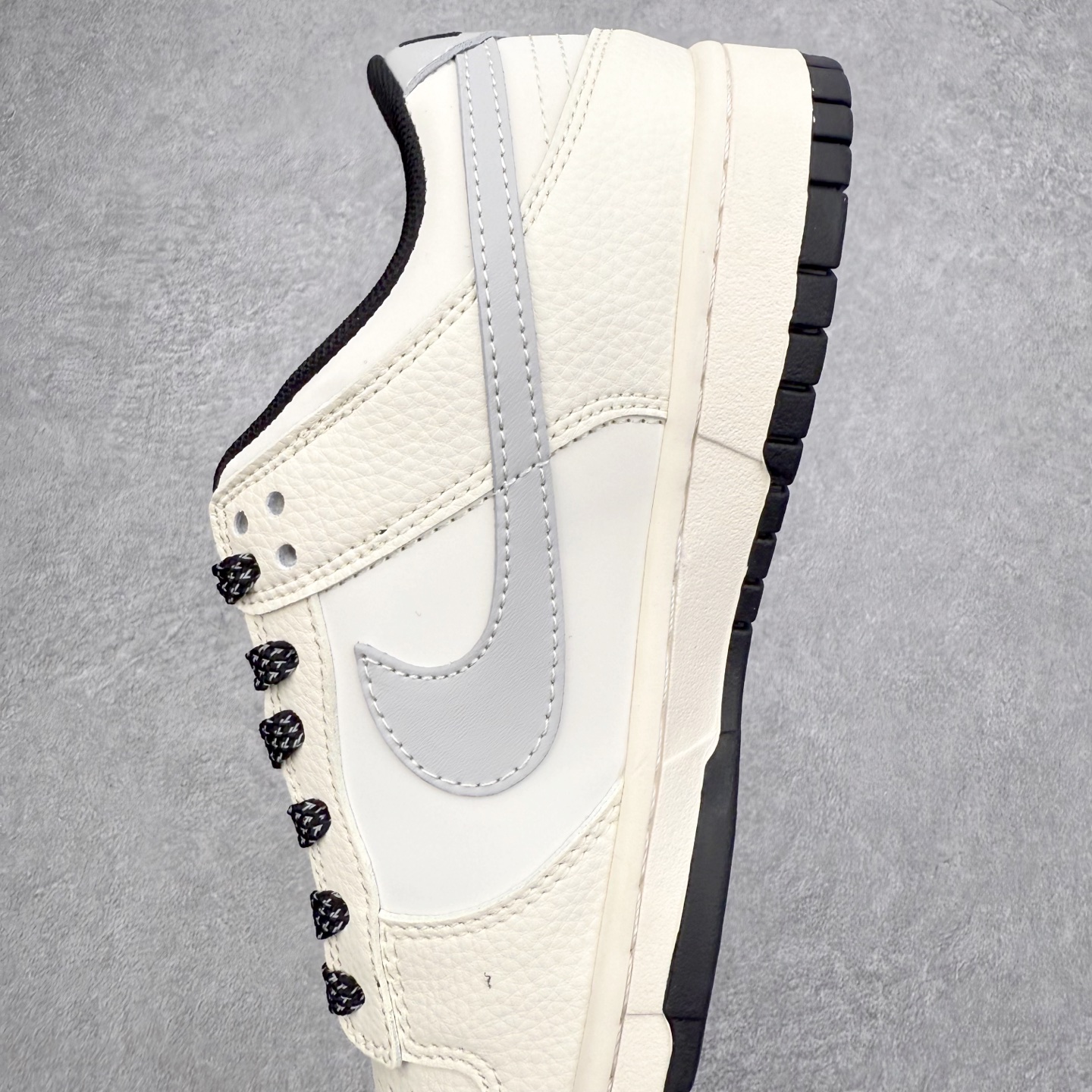 图片[7]-NK Dunk Low JP1628-030 定制系列天花板 无原鞋不开发 全系列得物原鞋一比一校对开发 配色持续更新中 终端对接 优势输出 全套原厂楦头原纸板数据档案倾力打造 原汁原味莞产 极致还原 圈内最强针车工艺 高端零售指定版 广东原厂配套原盒原标 鞋盒分三个尺码段 原厂冲刀 超高清洁度 全鞋零毛边皮料切割 采用原厂百宏鞋带以及原厂百宏织唛舌标 内标可供原厂几率过验 进口原装条纹中底布 四线拉帮白色点胶 原厂拉帮手法遵循公司 原厂电绣 极致还原 尺码：36 36.5 37.5 38 38.5 39 40 40.5 41 42 42.5 43 44 44.5 45 46-选品中心