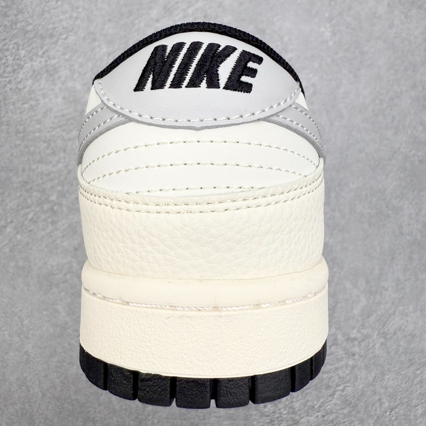 图片[8]-NK Dunk Low JP1628-030 定制系列天花板 无原鞋不开发 全系列得物原鞋一比一校对开发 配色持续更新中 终端对接 优势输出 全套原厂楦头原纸板数据档案倾力打造 原汁原味莞产 极致还原 圈内最强针车工艺 高端零售指定版 广东原厂配套原盒原标 鞋盒分三个尺码段 原厂冲刀 超高清洁度 全鞋零毛边皮料切割 采用原厂百宏鞋带以及原厂百宏织唛舌标 内标可供原厂几率过验 进口原装条纹中底布 四线拉帮白色点胶 原厂拉帮手法遵循公司 原厂电绣 极致还原 尺码：36 36.5 37.5 38 38.5 39 40 40.5 41 42 42.5 43 44 44.5 45 46-选品中心