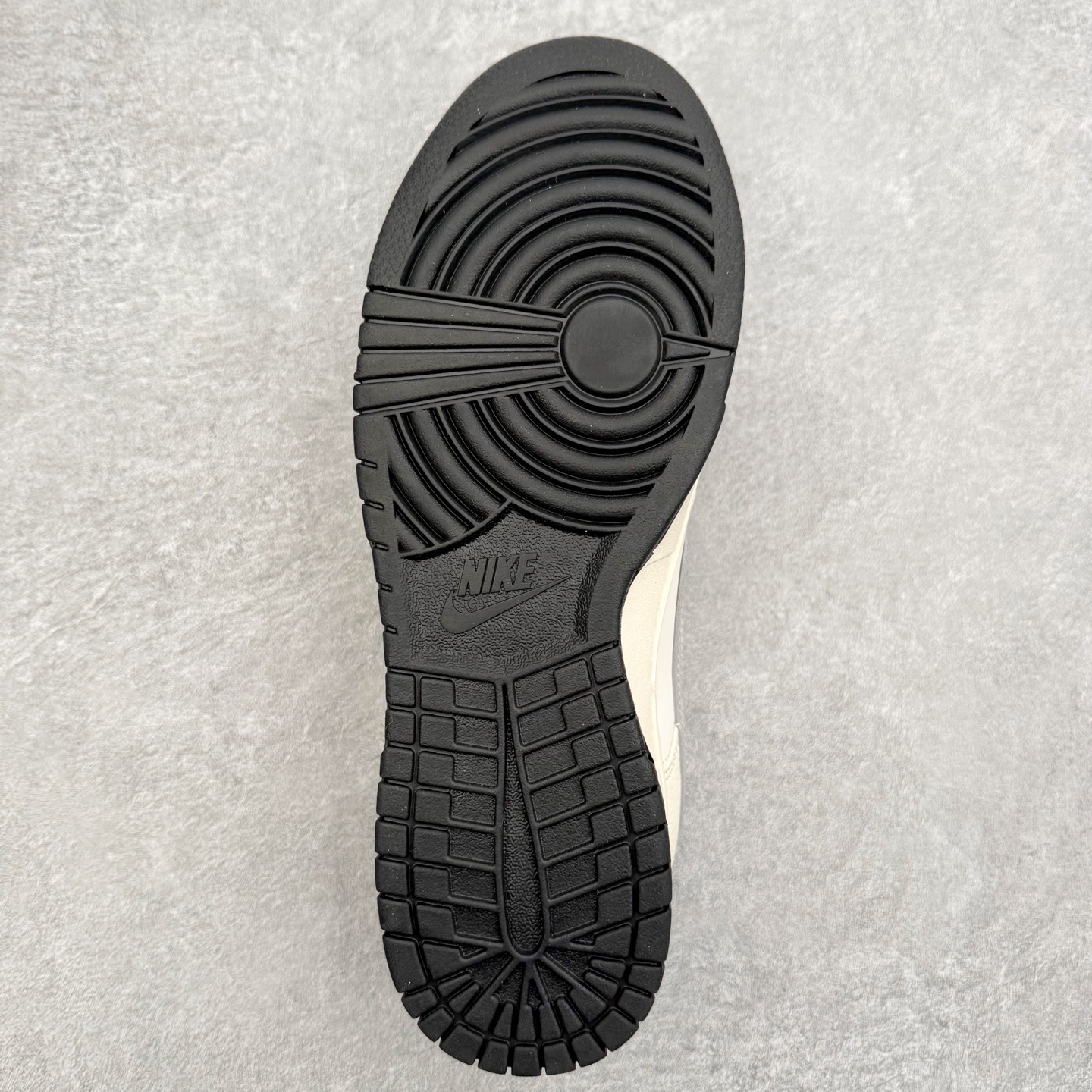 图片[9]-NK Dunk Low JP1628-030 定制系列天花板 无原鞋不开发 全系列得物原鞋一比一校对开发 配色持续更新中 终端对接 优势输出 全套原厂楦头原纸板数据档案倾力打造 原汁原味莞产 极致还原 圈内最强针车工艺 高端零售指定版 广东原厂配套原盒原标 鞋盒分三个尺码段 原厂冲刀 超高清洁度 全鞋零毛边皮料切割 采用原厂百宏鞋带以及原厂百宏织唛舌标 内标可供原厂几率过验 进口原装条纹中底布 四线拉帮白色点胶 原厂拉帮手法遵循公司 原厂电绣 极致还原 尺码：36 36.5 37.5 38 38.5 39 40 40.5 41 42 42.5 43 44 44.5 45 46-选品中心