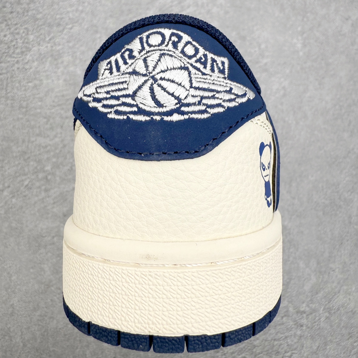 图片[8]-TS x Air Jordan AJ1 Low 倒钩低帮联名定制配色 XD0798-310 原厂内置气垫魔块 A模大底 头层小牛皮 鞋舌AJ原厂专用牛津布+AJ专用反口珍珠布+原厂无杂质高弹内里海棉+特殊封边弹力鞋带 实拍调校N版已经零色差零失真 百分百还原实物色彩所见即所得 不存在货不对板色差等低级问题 选购参考实物拍摄 不混卖不参货 只用心做好货严格选品 承诺混一赔十 尺码：36 36.5 37.5 38 38.5 39 40 40.5 41 42 42.5 43 44 44.5 45-选品中心