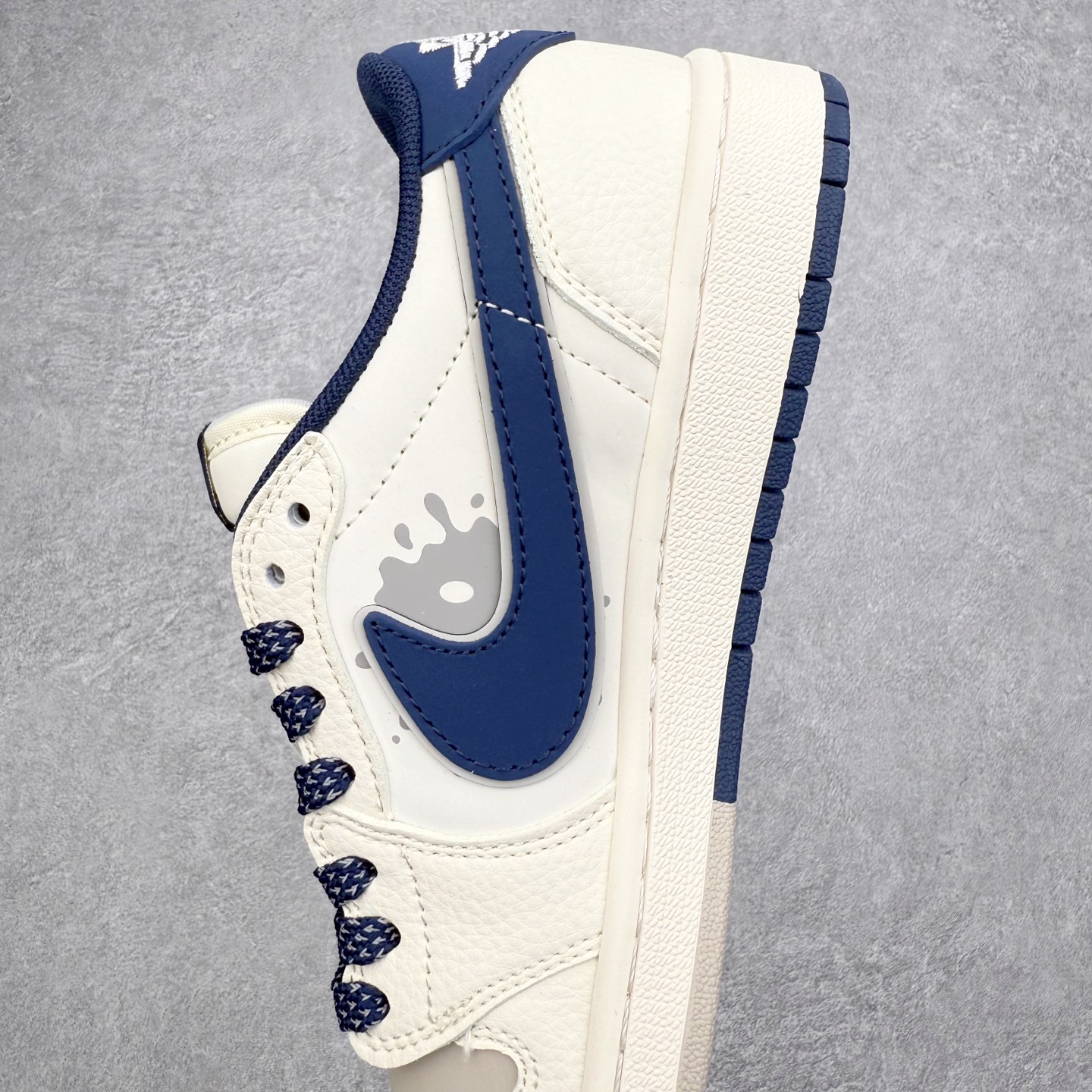 图片[7]-TS x Air Jordan AJ1 Low 倒钩低帮联名定制配色 XD0798-310 原厂内置气垫魔块 A模大底 头层小牛皮 鞋舌AJ原厂专用牛津布+AJ专用反口珍珠布+原厂无杂质高弹内里海棉+特殊封边弹力鞋带 实拍调校N版已经零色差零失真 百分百还原实物色彩所见即所得 不存在货不对板色差等低级问题 选购参考实物拍摄 不混卖不参货 只用心做好货严格选品 承诺混一赔十 尺码：36 36.5 37.5 38 38.5 39 40 40.5 41 42 42.5 43 44 44.5 45-选品中心