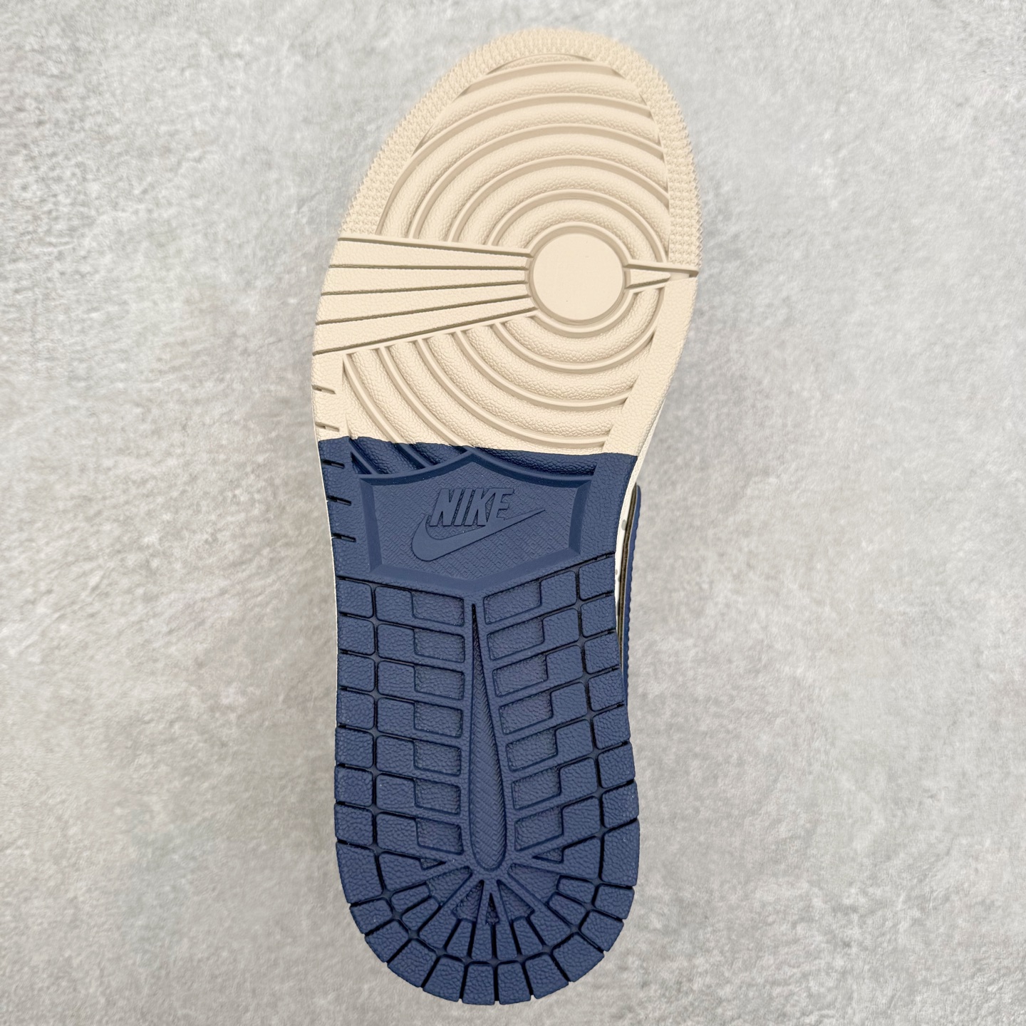 图片[9]-TS x Air Jordan AJ1 Low 倒钩低帮联名定制配色 XD0798-310 原厂内置气垫魔块 A模大底 头层小牛皮 鞋舌AJ原厂专用牛津布+AJ专用反口珍珠布+原厂无杂质高弹内里海棉+特殊封边弹力鞋带 实拍调校N版已经零色差零失真 百分百还原实物色彩所见即所得 不存在货不对板色差等低级问题 选购参考实物拍摄 不混卖不参货 只用心做好货严格选品 承诺混一赔十 尺码：36 36.5 37.5 38 38.5 39 40 40.5 41 42 42.5 43 44 44.5 45-选品中心