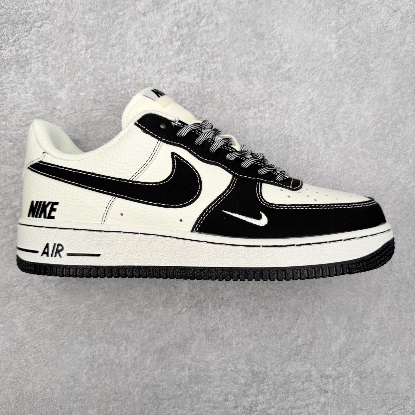 NK Air Force 1´07 Low 空军一号低帮百搭休闲运动板鞋 NH0601-574 柔软、弹性十足的缓震性能和出色的中底设计 横跨复古与现代的外型结合 造就出风靡全球 三十多年的Force 1 直到今天还深受青睐 实拍调校N版已经零色差零失真 百分百还原实物色彩所见即所得 不存在货不对板色差等低级问题 选购参考实物拍摄 不混卖不参货 只用心做好货严格选品 承诺混一赔十 尺码：36 36.5 37.5 38 38.5 39 40 40.5 41 42 42.5 43 44 44.5 45-选品中心