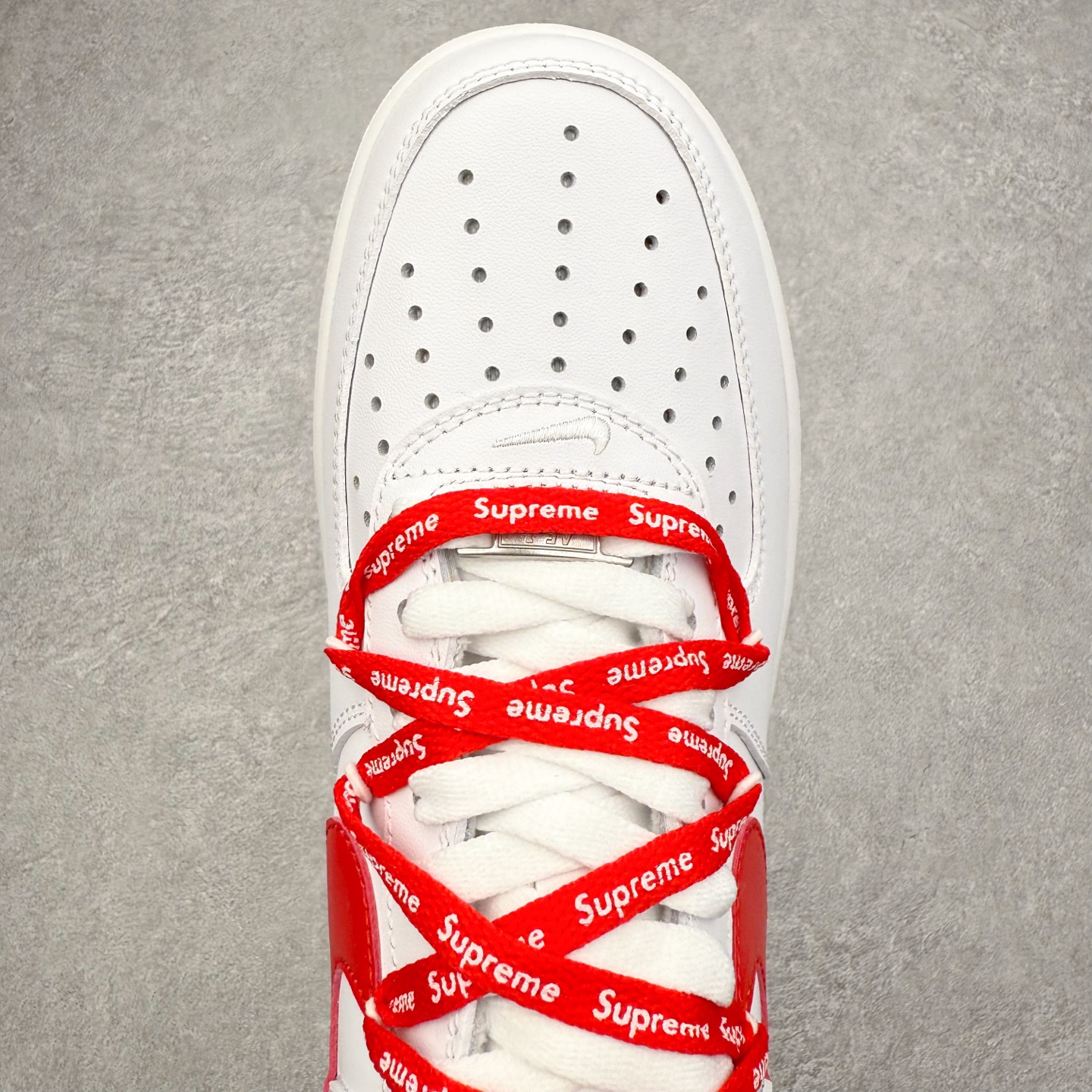 图片[4]-NK Air Force 1´07 Low 空军一号低帮百搭休闲运动板鞋 UP9225-101 柔软、弹性十足的缓震性能和出色的中底设计 横跨复古与现代的外型结合 造就出风靡全球 三十多年的Force 1 直到今天还深受青睐 实拍调校N版已经零色差零失真 百分百还原实物色彩所见即所得 不存在货不对板色差等低级问题 选购参考实物拍摄 不混卖不参货 只用心做好货严格选品 承诺混一赔十 尺码：36 36.5 37.5 38 38.5 39 40 40.5 41 42 42.5 43 44 44.5 45-选品中心