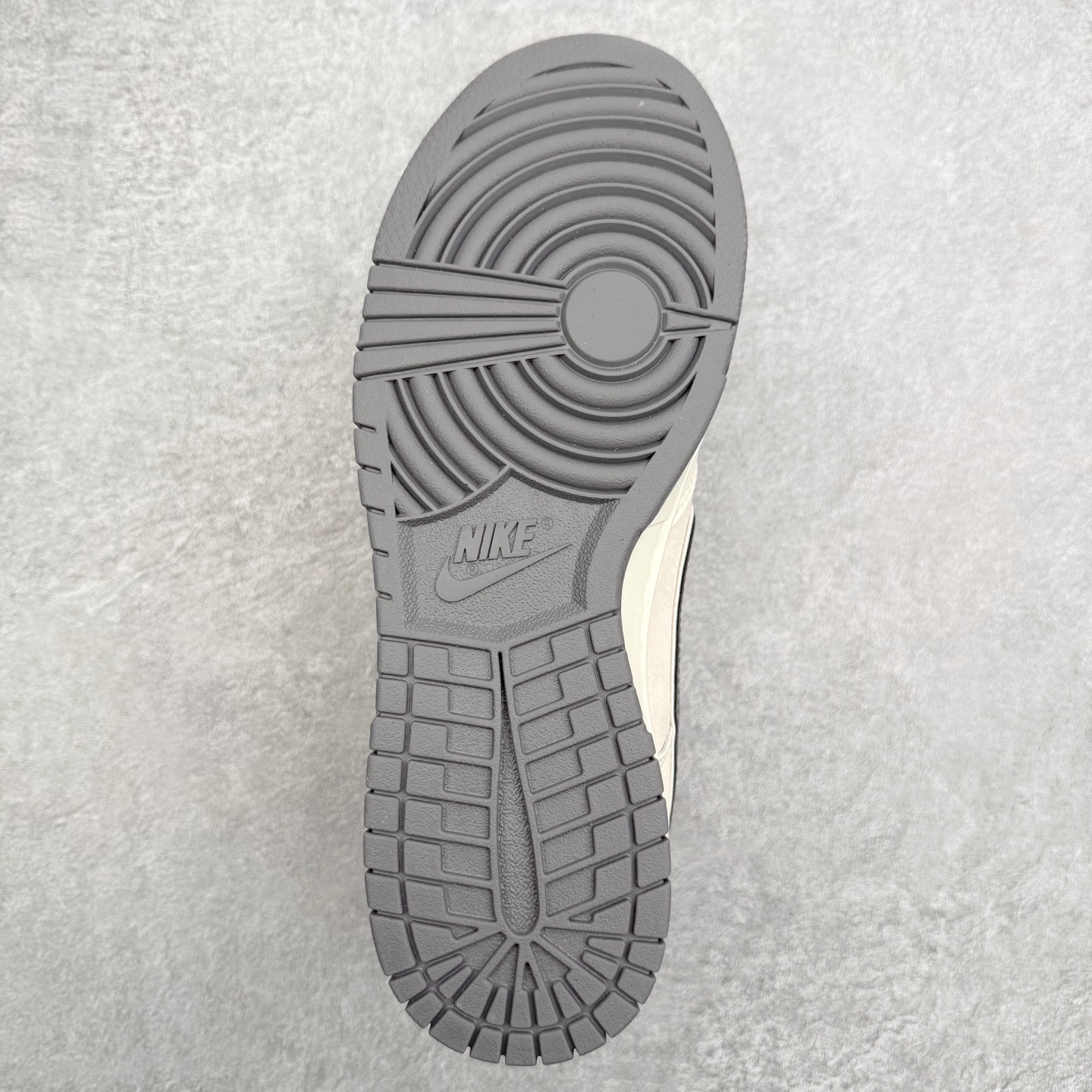 图片[9]-＃纯原福利 NK Dunk Low 定制配色 大厂出品 极力推荐 原装头层材料 独家版型蒸餾加工帶來的是更好的视觉和脚感体验大厂纯原品质出货 清洁度 电绣工艺 皮料切割干净无任何毛边 细节完美 尺码：36 36.5 37.5 38 38.5 39 40 40.5 41 42 42.5 43 44 44.5 45-选品中心