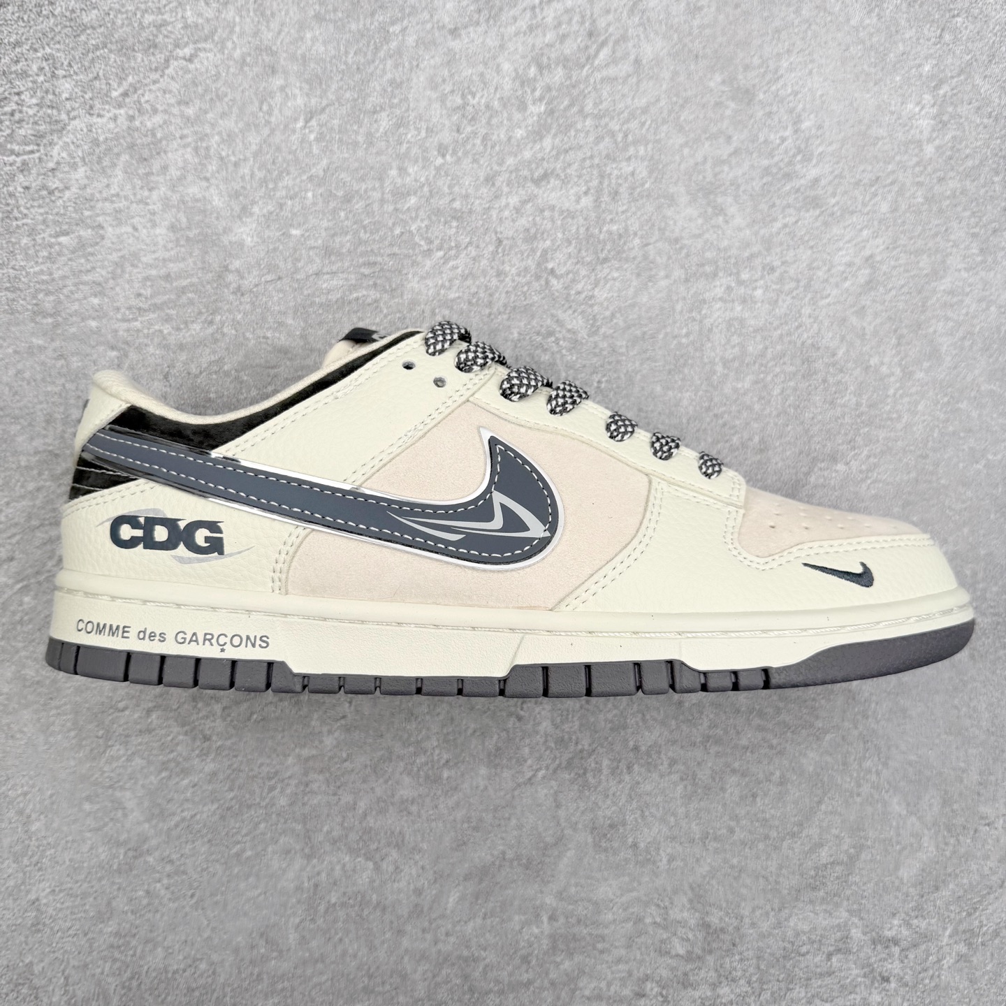 ＃纯原福利 NK Dunk Low 定制配色 大厂出品 极力推荐 原装头层材料 独家版型蒸餾加工帶來的是更好的视觉和脚感体验大厂纯原品质出货 清洁度 电绣工艺 皮料切割干净无任何毛边 细节完美 尺码：36 36.5 37.5 38 38.5 39 40 40.5 41 42 42.5 43 44 44.5 45-选品中心