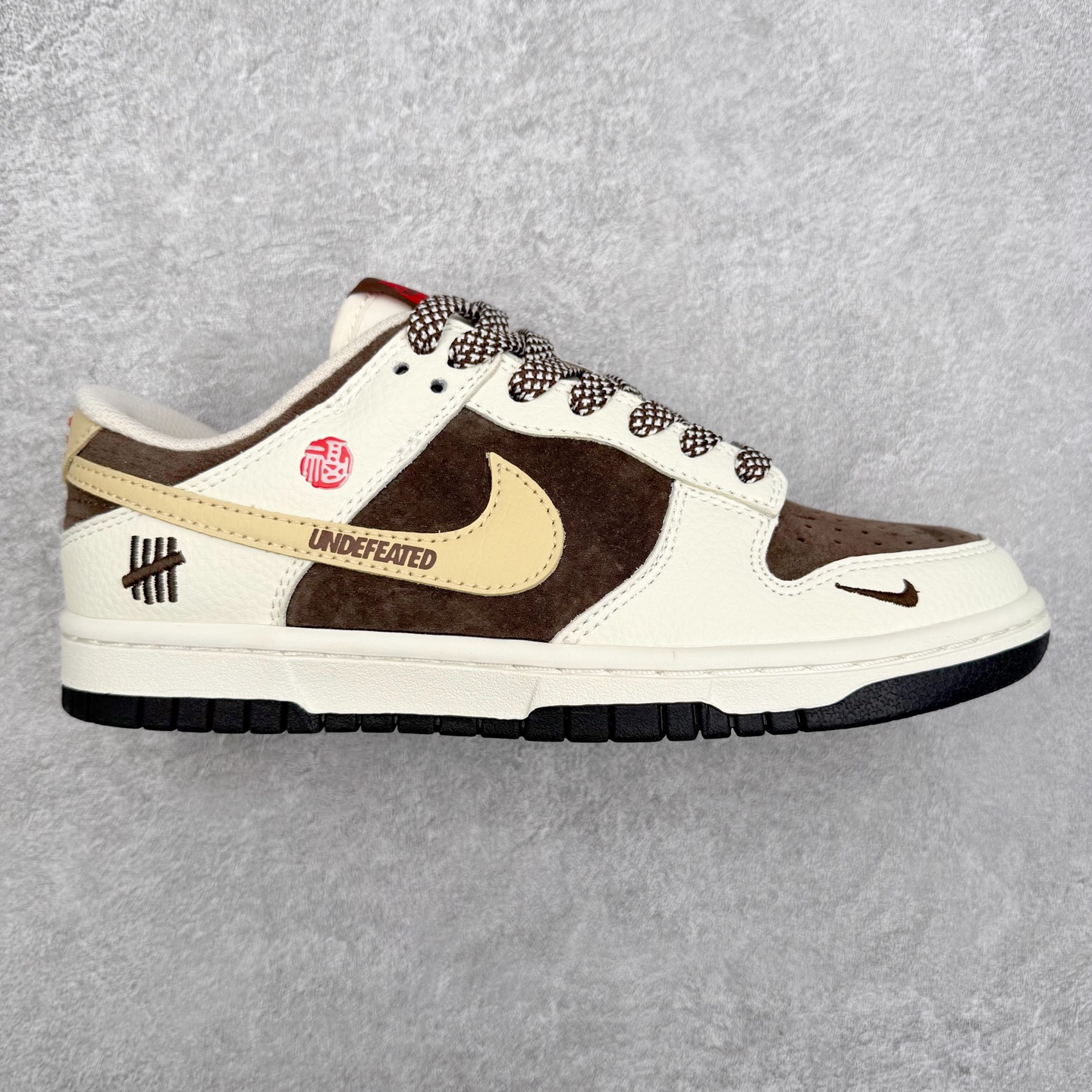 ＃纯原福利 NK Dunk Low 定制配色 大厂出品 极力推荐 原装头层材料 独家版型蒸餾加工帶來的是更好的视觉和脚感体验大厂纯原品质出货 清洁度 电绣工艺 皮料切割干净无任何毛边 细节完美 尺码：36 36.5 37.5 38 38.5 39 40 40.5 41 42 42.5 43 44 44.5 45-选品中心