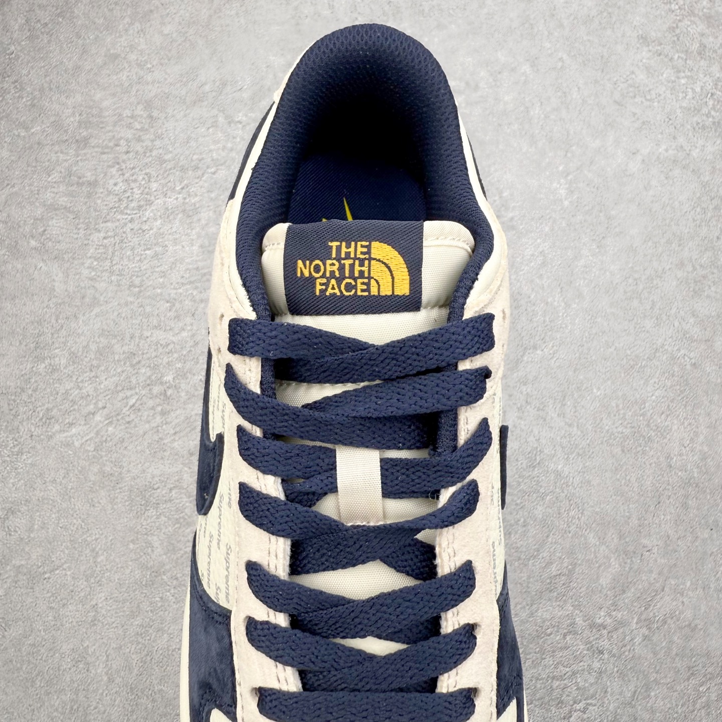 图片[5]-＃纯原福利 NK Dunk Low 定制配色 大厂出品 极力推荐 原装头层材料 独家版型蒸餾加工帶來的是更好的视觉和脚感体验大厂纯原品质出货 清洁度 电绣工艺 皮料切割干净无任何毛边 细节完美 尺码：36 36.5 37.5 38 38.5 39 40 40.5 41 42 42.5 43 44 44.5 45-选品中心