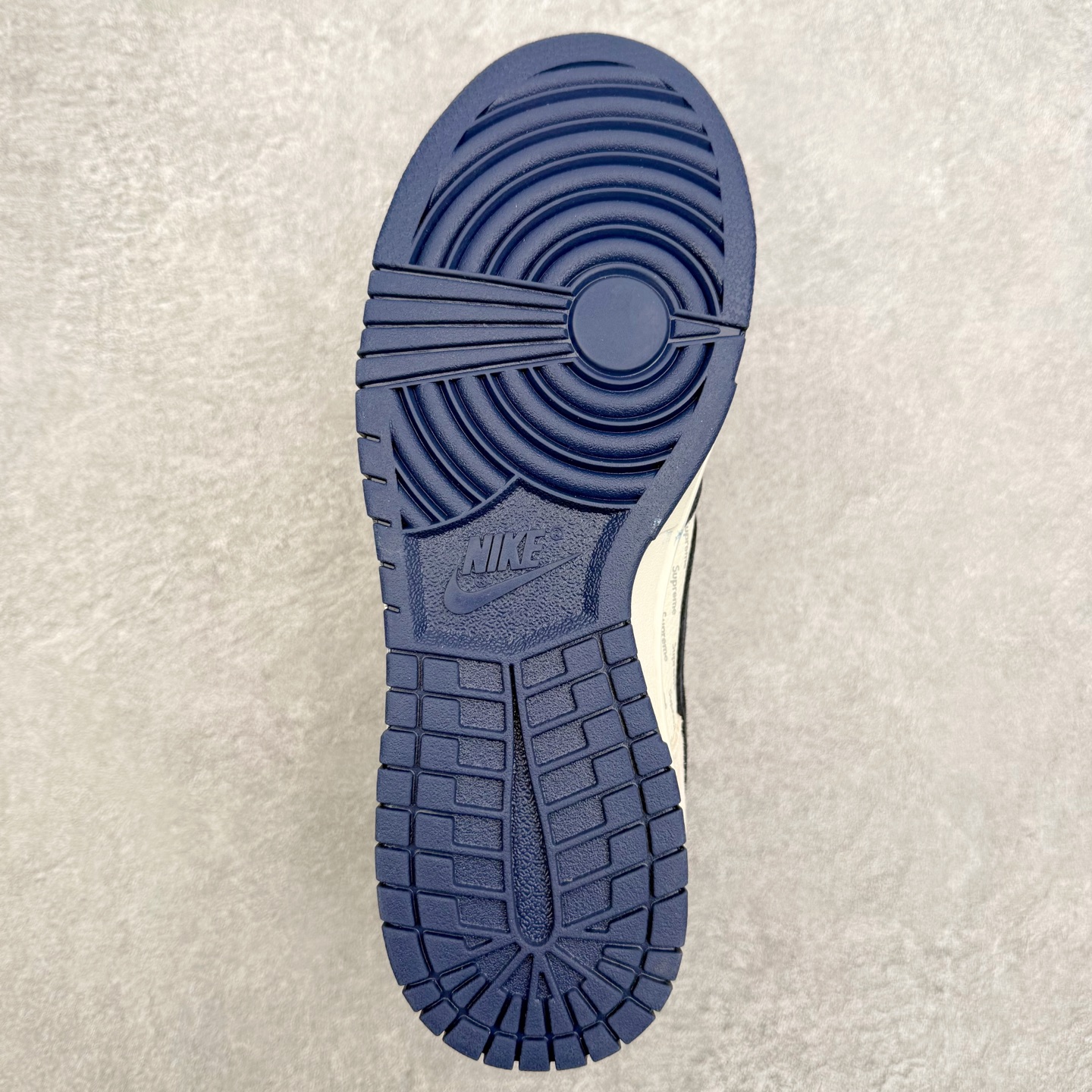 图片[9]-＃纯原福利 NK Dunk Low 定制配色 大厂出品 极力推荐 原装头层材料 独家版型蒸餾加工帶來的是更好的视觉和脚感体验大厂纯原品质出货 清洁度 电绣工艺 皮料切割干净无任何毛边 细节完美 尺码：36 36.5 37.5 38 38.5 39 40 40.5 41 42 42.5 43 44 44.5 45-选品中心