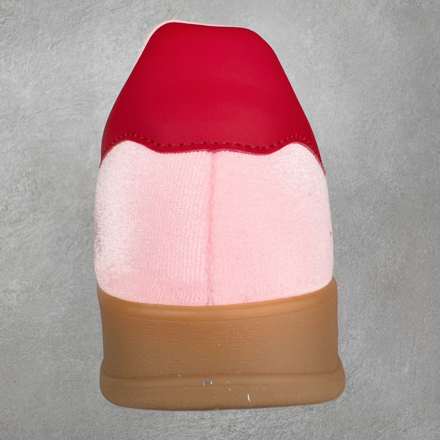 图片[8]-＃纯原福利 AD Original Gazelle Indoor Trainers 瞪羚室内鞋系列低帮复古百搭休闲运动德训风板鞋 JI2717 长期补货超性价比特供批次 原厂定制长毛翻毛皮组合环保纤维革鞋面材质 内置环保海玻璃鞋垫 外置RB橡胶大底 产品品控稳定性领先行业 原厂全套原楦原纸板冲刀磨具开发 原厂皮料加持 原厂港宝加持定型后跟R度完美 将复古进行到底 简约流畅 三十年不变经典 这款Gazelle运动鞋 无论面料、配色、质感或设计 都只在重现其1991年原款的经典 皮革鞋面 撞色三条纹和鞋跟标的设计 力求呈现90年代的经典复古风潮 Samba火热的同时 也带动了其它的复古鞋型 Gazelle便是其中一只 Gazelle Indoor拥有包边更宽的T字型鞋头 更好的保护运动员的前掌 浓浓的复古氛围感 非常适合现在流行的Cleanfit风格 尺码：35 36 36⅔ 37⅓ 38 38⅔ 39⅓ 40 40⅔ 41⅓ 42 42⅔ 43⅓ 44 44⅔ 45-选品中心