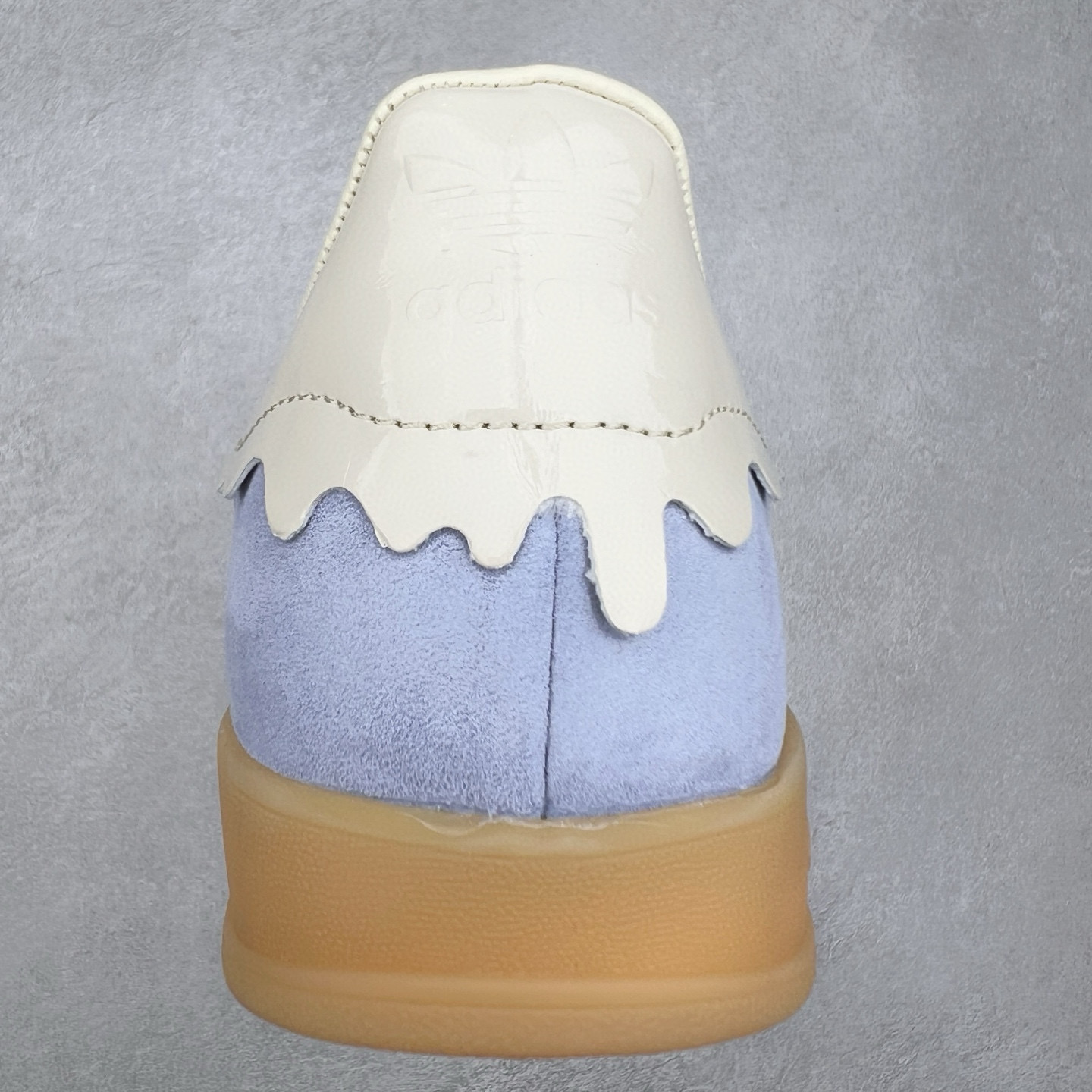 图片[8]-＃纯原福利 AD Original Gazelle Indoor Trainers 瞪羚室内鞋系列低帮复古百搭休闲运动德训风板鞋 JI2717 长期补货超性价比特供批次 原厂定制长毛翻毛皮组合环保纤维革鞋面材质 内置环保海玻璃鞋垫 外置RB橡胶大底 产品品控稳定性领先行业 原厂全套原楦原纸板冲刀磨具开发 原厂皮料加持 原厂港宝加持定型后跟R度完美 将复古进行到底 简约流畅 三十年不变经典 这款Gazelle运动鞋 无论面料、配色、质感或设计 都只在重现其1991年原款的经典 皮革鞋面 撞色三条纹和鞋跟标的设计 力求呈现90年代的经典复古风潮 Samba火热的同时 也带动了其它的复古鞋型 Gazelle便是其中一只 Gazelle Indoor拥有包边更宽的T字型鞋头 更好的保护运动员的前掌 浓浓的复古氛围感 非常适合现在流行的Cleanfit风格 尺码：35 36 36⅔ 37⅓ 38 38⅔ 39⅓ 40 40⅔ 41⅓ 42 42⅔ 43⅓ 44 44⅔ 45-选品中心