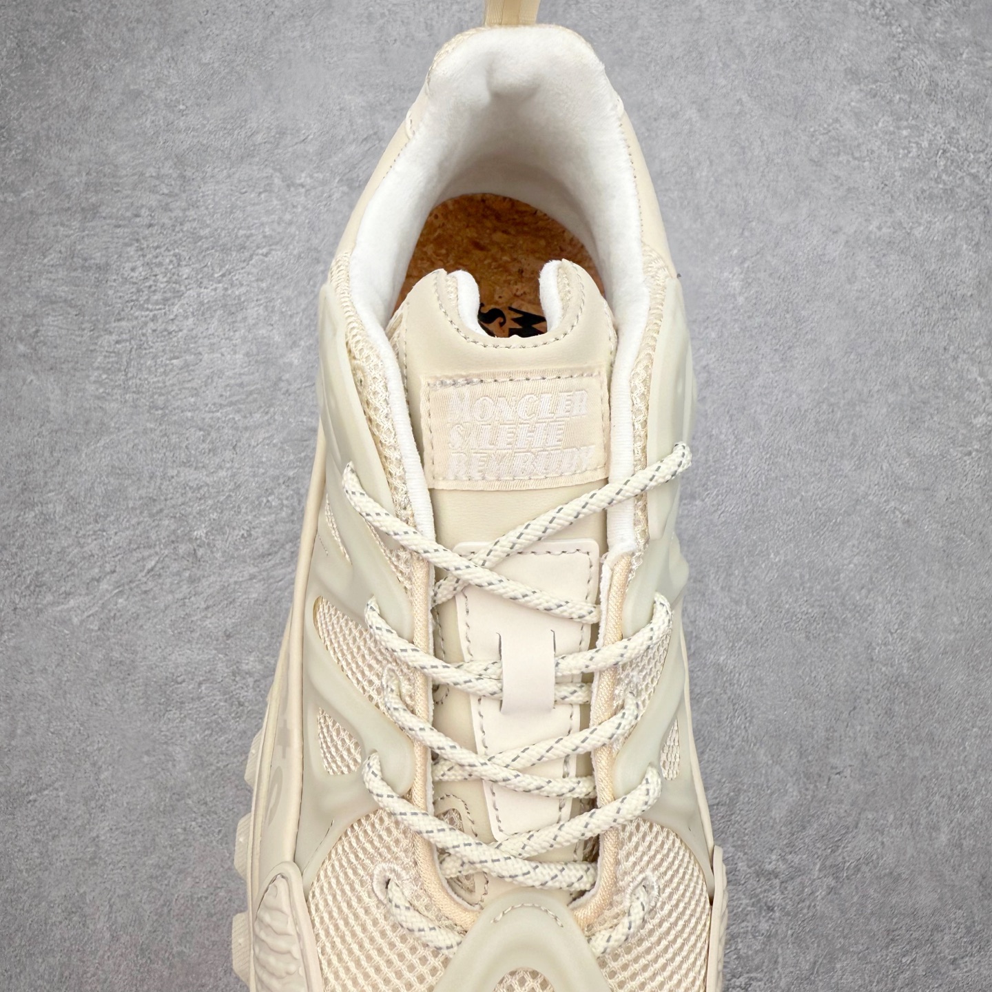 图片[5]-Moncler Trailgrip Gore-Tex 蒙口越野旅行系列低帮厚底轻量户外登山运动鞋 盟可睐MONCLER TRAILGRIP 鞋履新季系列 前卫设计碰撞实用科技 轻盈面料无惧炎热夏季 Trailgrip运动鞋作为盟可睐Moncler的秋冬新作横空出世 融蕴品牌山地基因 运用科技前沿技术 征服野外复杂地形 醒目的胎纹设计搭配弧形橡胶鞋头 确保经久耐穿 为山野探险与都市畅游提供高效防护 Trailgrip 2023春夏系列将在既有的实用性基础之上 推出全新配色 并采用更轻材质 尺码：35 36 37 38 39 40 41 42 43 44 45 46-选品中心