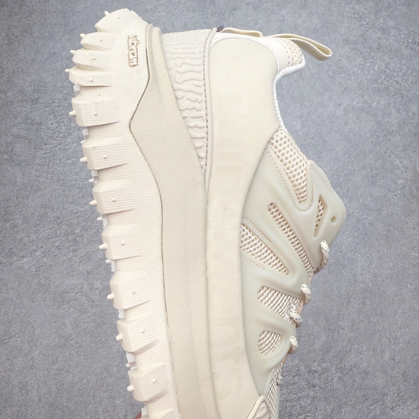 图片[6]-Moncler Trailgrip Gore-Tex 蒙口越野旅行系列低帮厚底轻量户外登山运动鞋 盟可睐MONCLER TRAILGRIP 鞋履新季系列 前卫设计碰撞实用科技 轻盈面料无惧炎热夏季 Trailgrip运动鞋作为盟可睐Moncler的秋冬新作横空出世 融蕴品牌山地基因 运用科技前沿技术 征服野外复杂地形 醒目的胎纹设计搭配弧形橡胶鞋头 确保经久耐穿 为山野探险与都市畅游提供高效防护 Trailgrip 2023春夏系列将在既有的实用性基础之上 推出全新配色 并采用更轻材质 尺码：35 36 37 38 39 40 41 42 43 44 45 46-选品中心