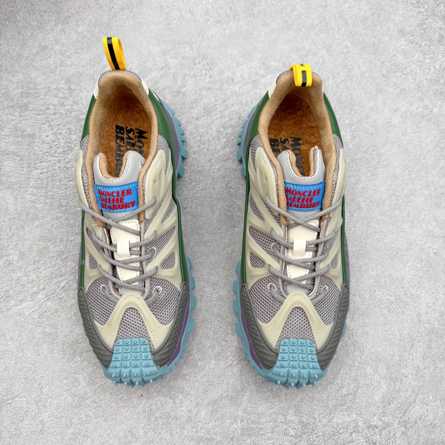 图片[2]-Moncler Trailgrip Gore-Tex 蒙口越野旅行系列低帮厚底轻量户外登山运动鞋 盟可睐MONCLER TRAILGRIP 鞋履新季系列 前卫设计碰撞实用科技 轻盈面料无惧炎热夏季 Trailgrip运动鞋作为盟可睐Moncler的秋冬新作横空出世 融蕴品牌山地基因 运用科技前沿技术 征服野外复杂地形 醒目的胎纹设计搭配弧形橡胶鞋头 确保经久耐穿 为山野探险与都市畅游提供高效防护 Trailgrip 2023春夏系列将在既有的实用性基础之上 推出全新配色 并采用更轻材质 尺码：35 36 37 38 39 40 41 42 43 44 45 46-选品中心