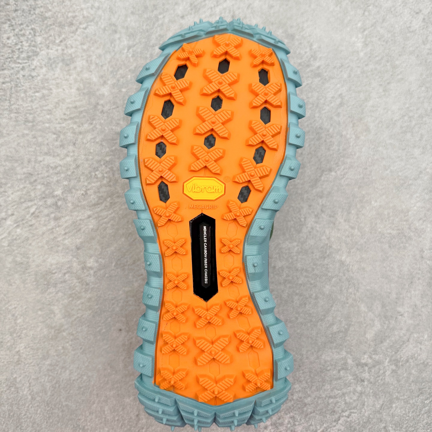 图片[9]-Moncler Trailgrip Gore-Tex 蒙口越野旅行系列低帮厚底轻量户外登山运动鞋 盟可睐MONCLER TRAILGRIP 鞋履新季系列 前卫设计碰撞实用科技 轻盈面料无惧炎热夏季 Trailgrip运动鞋作为盟可睐Moncler的秋冬新作横空出世 融蕴品牌山地基因 运用科技前沿技术 征服野外复杂地形 醒目的胎纹设计搭配弧形橡胶鞋头 确保经久耐穿 为山野探险与都市畅游提供高效防护 Trailgrip 2023春夏系列将在既有的实用性基础之上 推出全新配色 并采用更轻材质 尺码：35 36 37 38 39 40 41 42 43 44 45 46-选品中心