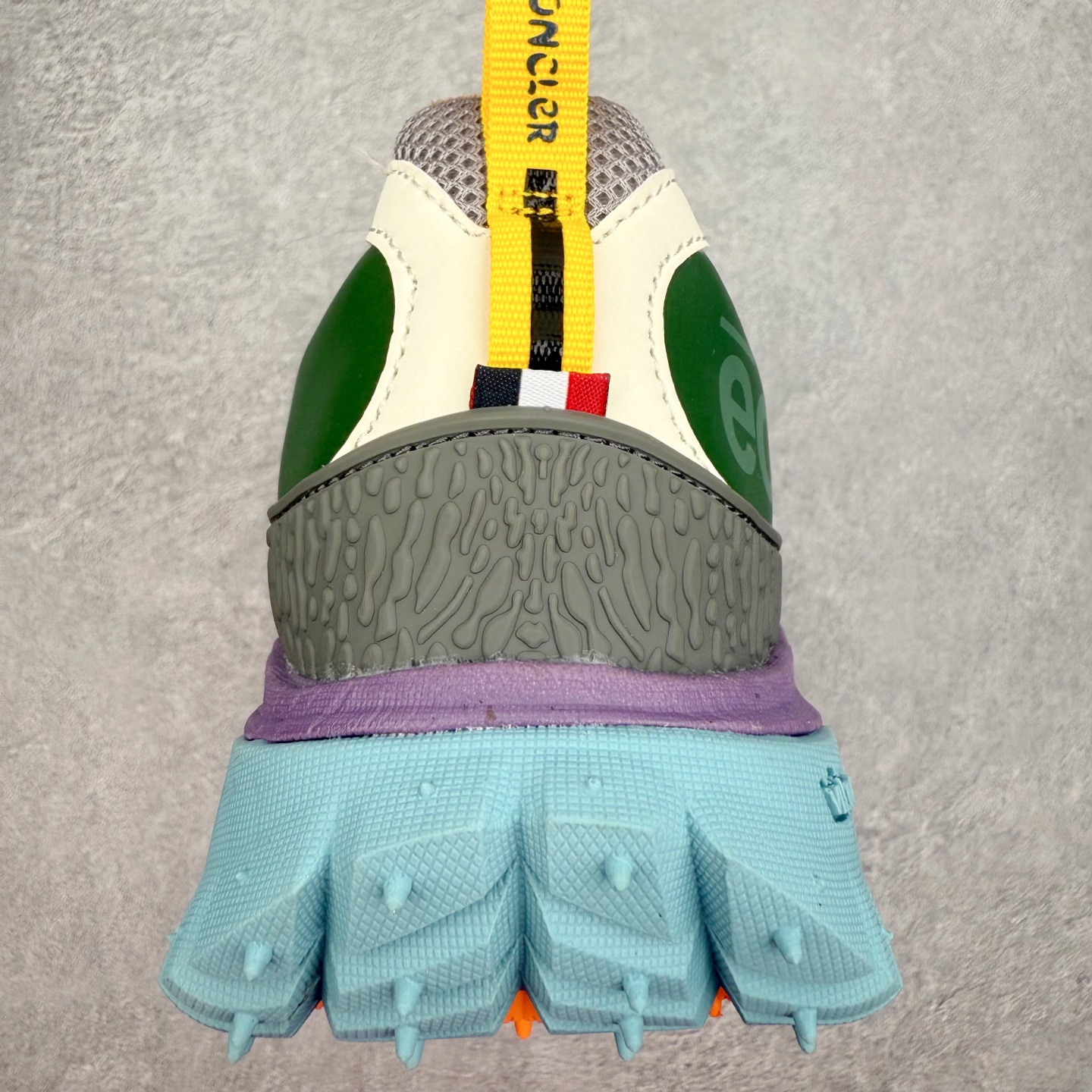 图片[8]-Moncler Trailgrip Gore-Tex 蒙口越野旅行系列低帮厚底轻量户外登山运动鞋 盟可睐MONCLER TRAILGRIP 鞋履新季系列 前卫设计碰撞实用科技 轻盈面料无惧炎热夏季 Trailgrip运动鞋作为盟可睐Moncler的秋冬新作横空出世 融蕴品牌山地基因 运用科技前沿技术 征服野外复杂地形 醒目的胎纹设计搭配弧形橡胶鞋头 确保经久耐穿 为山野探险与都市畅游提供高效防护 Trailgrip 2023春夏系列将在既有的实用性基础之上 推出全新配色 并采用更轻材质 尺码：35 36 37 38 39 40 41 42 43 44 45 46-选品中心