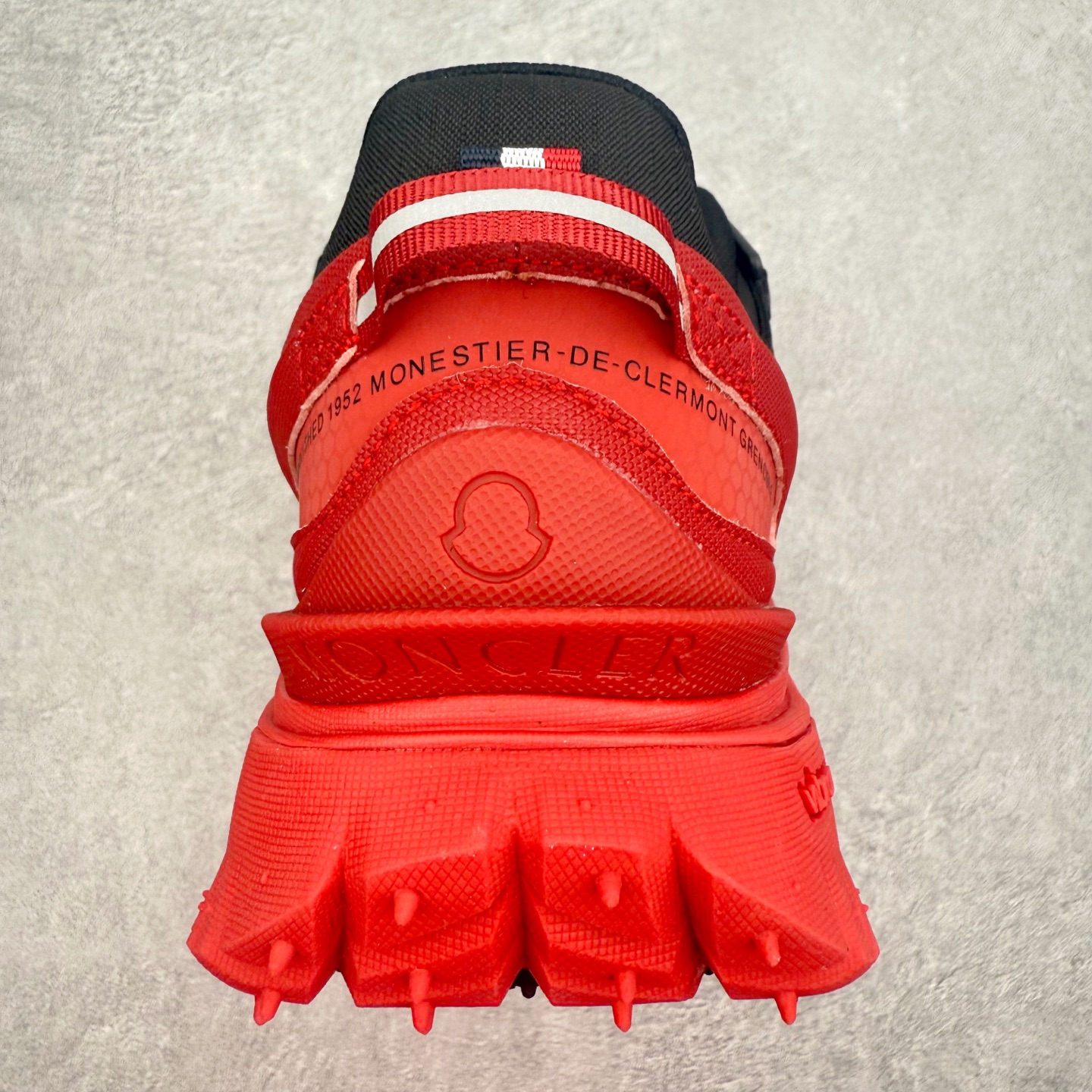 图片[8]-Moncler Trailgrip Gore-Tex 蒙口越野旅行系列低帮厚底轻量户外登山运动鞋 盟可睐MONCLER TRAILGRIP 鞋履新季系列 前卫设计碰撞实用科技 轻盈面料无惧炎热夏季 Trailgrip运动鞋作为盟可睐Moncler的秋冬新作横空出世 融蕴品牌山地基因 运用科技前沿技术 征服野外复杂地形 醒目的胎纹设计搭配弧形橡胶鞋头 确保经久耐穿 为山野探险与都市畅游提供高效防护 Trailgrip 2023春夏系列将在既有的实用性基础之上 推出全新配色 并采用更轻材质 尺码：35 36 37 38 39 40 41 42 43 44 45 46-选品中心