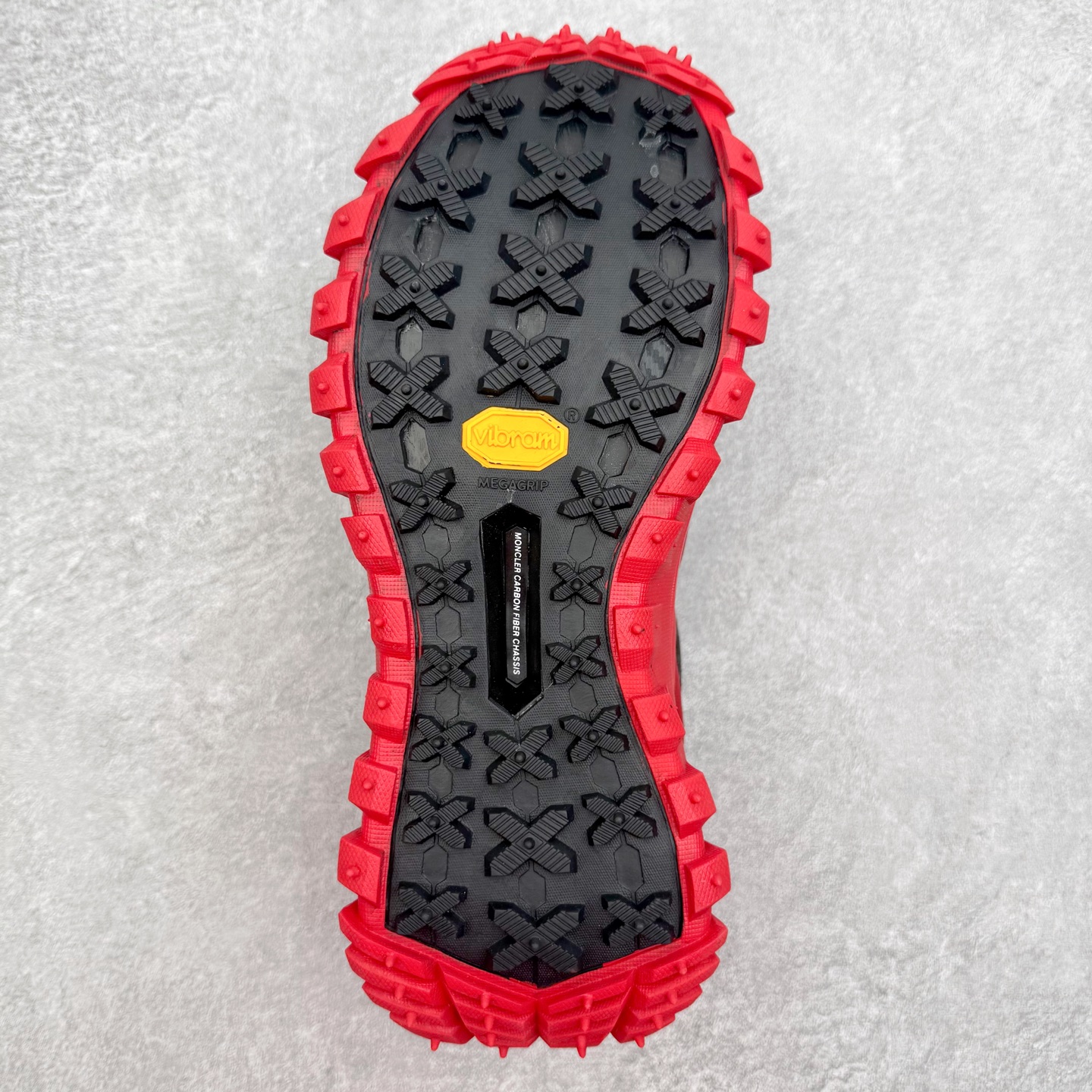 图片[9]-Moncler Trailgrip Gore-Tex 蒙口越野旅行系列低帮厚底轻量户外登山运动鞋 盟可睐MONCLER TRAILGRIP 鞋履新季系列 前卫设计碰撞实用科技 轻盈面料无惧炎热夏季 Trailgrip运动鞋作为盟可睐Moncler的秋冬新作横空出世 融蕴品牌山地基因 运用科技前沿技术 征服野外复杂地形 醒目的胎纹设计搭配弧形橡胶鞋头 确保经久耐穿 为山野探险与都市畅游提供高效防护 Trailgrip 2023春夏系列将在既有的实用性基础之上 推出全新配色 并采用更轻材质 尺码：35 36 37 38 39 40 41 42 43 44 45 46-选品中心