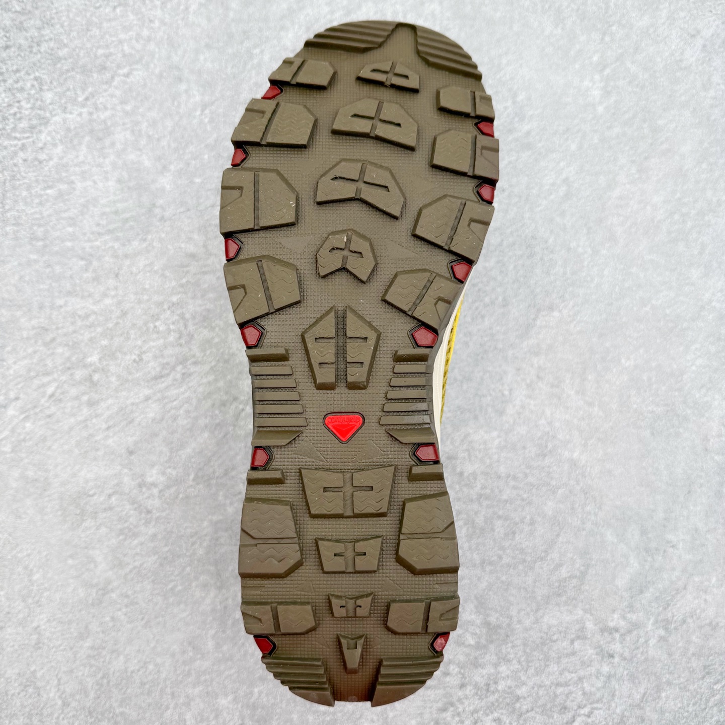 图片[9]-SALOMON萨洛蒙 Techamphibian 5 圆头舒适 透气速干抓地溯溪鞋 男女同款 SALOMON诞生于1947年的法国阿尔卑斯山区，全球知名的户外运动品牌。一直致力于推动滑雪、越野跑等山地运动的发展及产品的进步。其产品设计致力于追求创新和发掘产品的性能极限，帮助喜欢自由的人在山地间不断挑战自我。实拍调校N版已经零色差零失真 百分百还原实物色彩所见即所得 不存在货不对板色差等低级问题 选购参考实物拍摄 不混卖不参货 只用心做好货严格选品 承诺混一赔十 尺码：36 36.5 37.5 38 38.5 39 40 40.5 41 42 42.5 43 44 44.5 45-选品中心