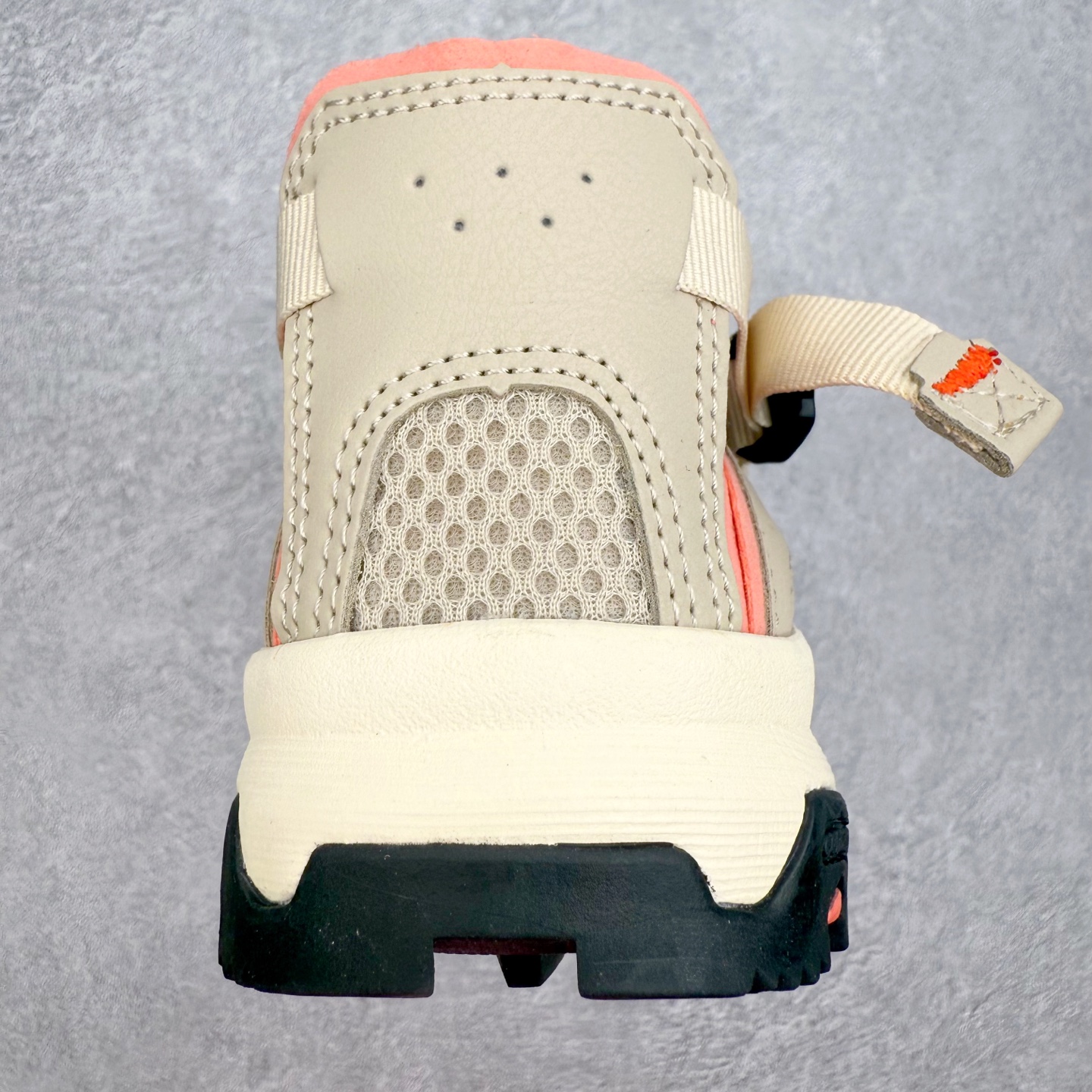 图片[8]-SALOMON萨洛蒙 Techamphibian 5 圆头舒适 透气速干抓地溯溪鞋 男女同款 SALOMON诞生于1947年的法国阿尔卑斯山区，全球知名的户外运动品牌。一直致力于推动滑雪、越野跑等山地运动的发展及产品的进步。其产品设计致力于追求创新和发掘产品的性能极限，帮助喜欢自由的人在山地间不断挑战自我。实拍调校N版已经零色差零失真 百分百还原实物色彩所见即所得 不存在货不对板色差等低级问题 选购参考实物拍摄 不混卖不参货 只用心做好货严格选品 承诺混一赔十 尺码：36 36.5 37.5 38 38.5 39 40 40.5 41 42 42.5 43 44 44.5 45-选品中心