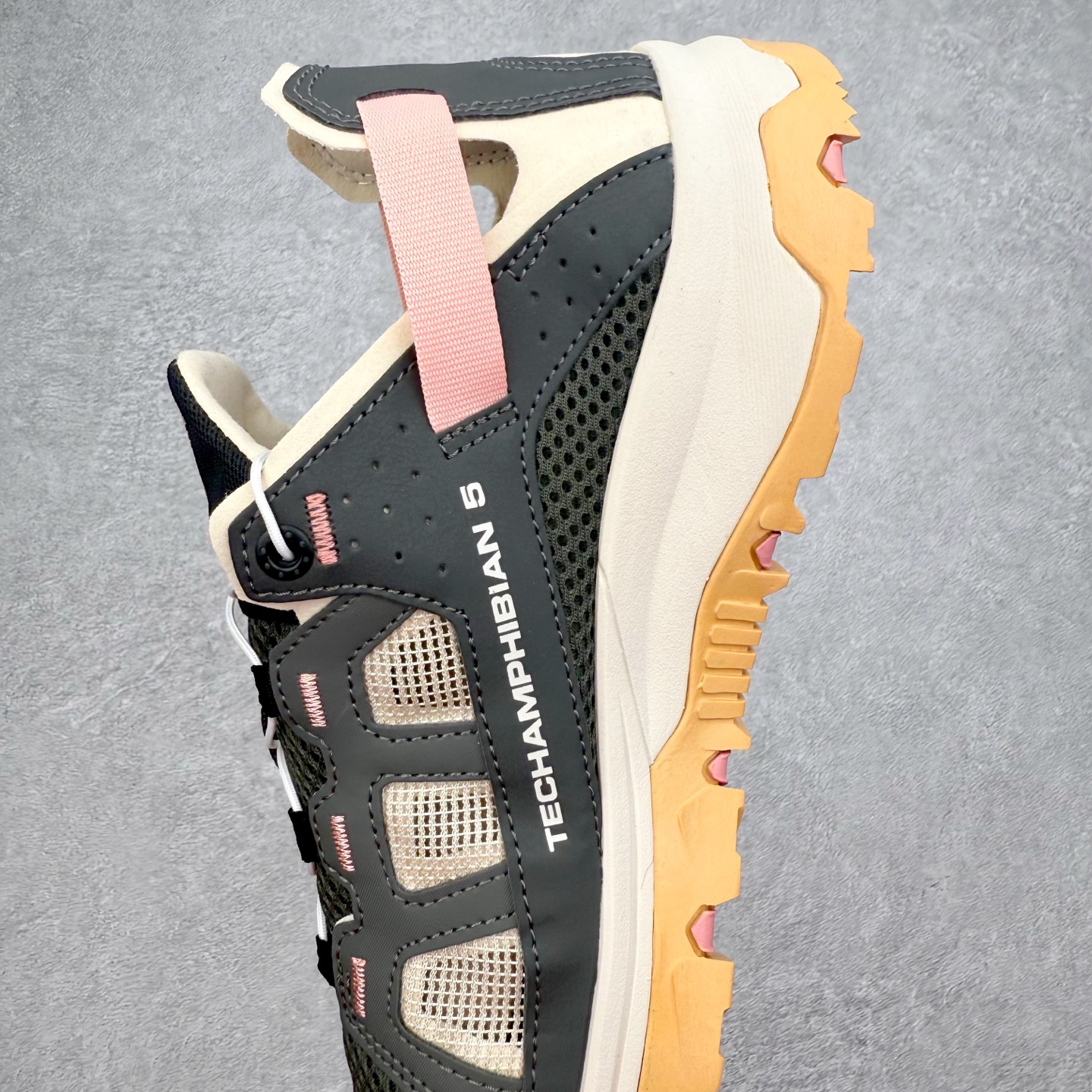 图片[7]-SALOMON萨洛蒙 Techamphibian 5 圆头舒适 透气速干抓地溯溪鞋 男女同款 SALOMON诞生于1947年的法国阿尔卑斯山区，全球知名的户外运动品牌。一直致力于推动滑雪、越野跑等山地运动的发展及产品的进步。其产品设计致力于追求创新和发掘产品的性能极限，帮助喜欢自由的人在山地间不断挑战自我。实拍调校N版已经零色差零失真 百分百还原实物色彩所见即所得 不存在货不对板色差等低级问题 选购参考实物拍摄 不混卖不参货 只用心做好货严格选品 承诺混一赔十 尺码：36 36.5 37.5 38 38.5 39 40 40.5 41 42 42.5 43 44 44.5 45-选品中心