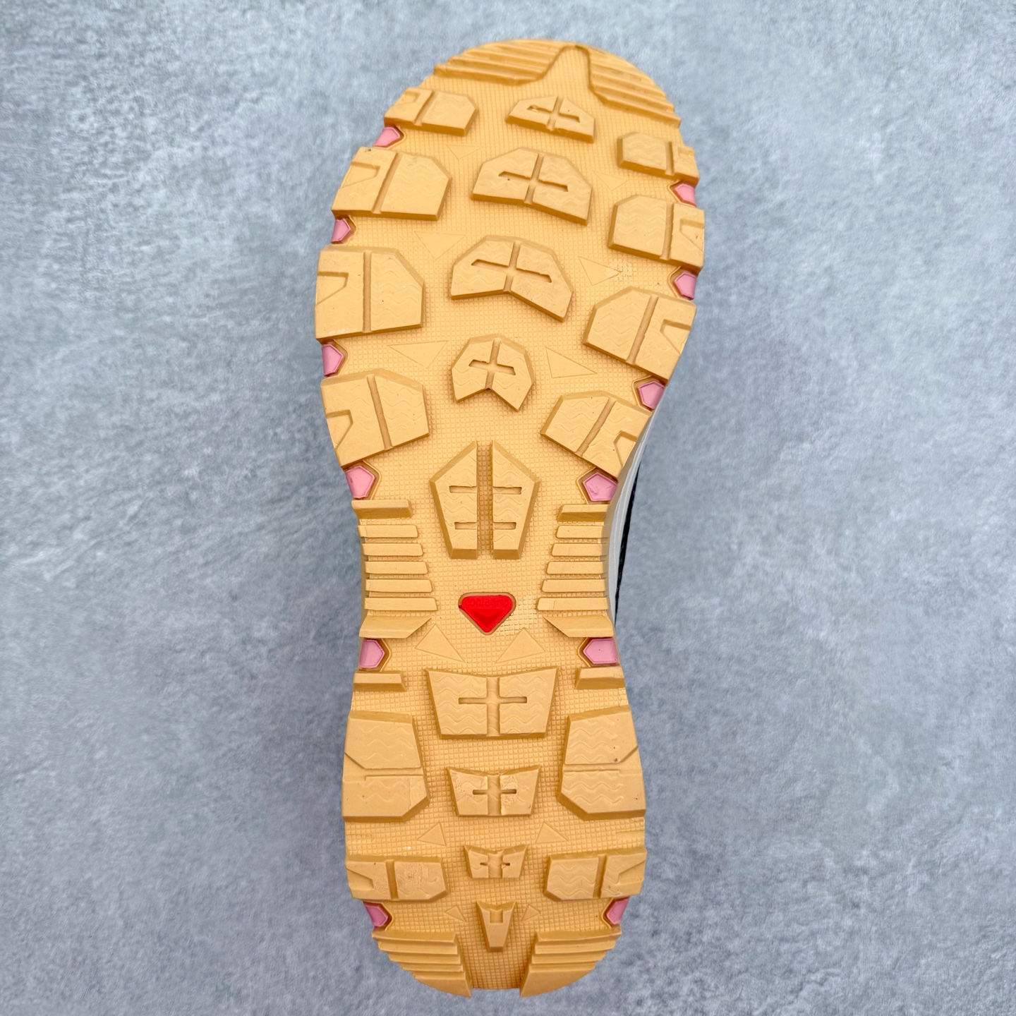 图片[9]-SALOMON萨洛蒙 Techamphibian 5 圆头舒适 透气速干抓地溯溪鞋 男女同款 SALOMON诞生于1947年的法国阿尔卑斯山区，全球知名的户外运动品牌。一直致力于推动滑雪、越野跑等山地运动的发展及产品的进步。其产品设计致力于追求创新和发掘产品的性能极限，帮助喜欢自由的人在山地间不断挑战自我。实拍调校N版已经零色差零失真 百分百还原实物色彩所见即所得 不存在货不对板色差等低级问题 选购参考实物拍摄 不混卖不参货 只用心做好货严格选品 承诺混一赔十 尺码：36 36.5 37.5 38 38.5 39 40 40.5 41 42 42.5 43 44 44.5 45-选品中心