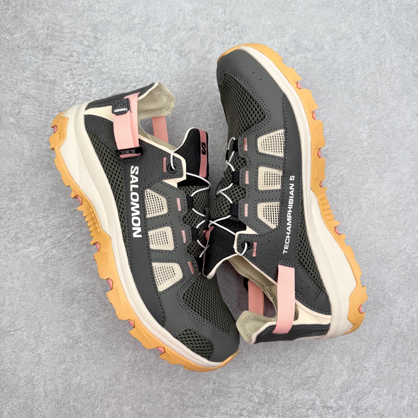 图片[3]-SALOMON萨洛蒙 Techamphibian 5 圆头舒适 透气速干抓地溯溪鞋 男女同款 SALOMON诞生于1947年的法国阿尔卑斯山区，全球知名的户外运动品牌。一直致力于推动滑雪、越野跑等山地运动的发展及产品的进步。其产品设计致力于追求创新和发掘产品的性能极限，帮助喜欢自由的人在山地间不断挑战自我。实拍调校N版已经零色差零失真 百分百还原实物色彩所见即所得 不存在货不对板色差等低级问题 选购参考实物拍摄 不混卖不参货 只用心做好货严格选品 承诺混一赔十 尺码：36 36.5 37.5 38 38.5 39 40 40.5 41 42 42.5 43 44 44.5 45-选品中心