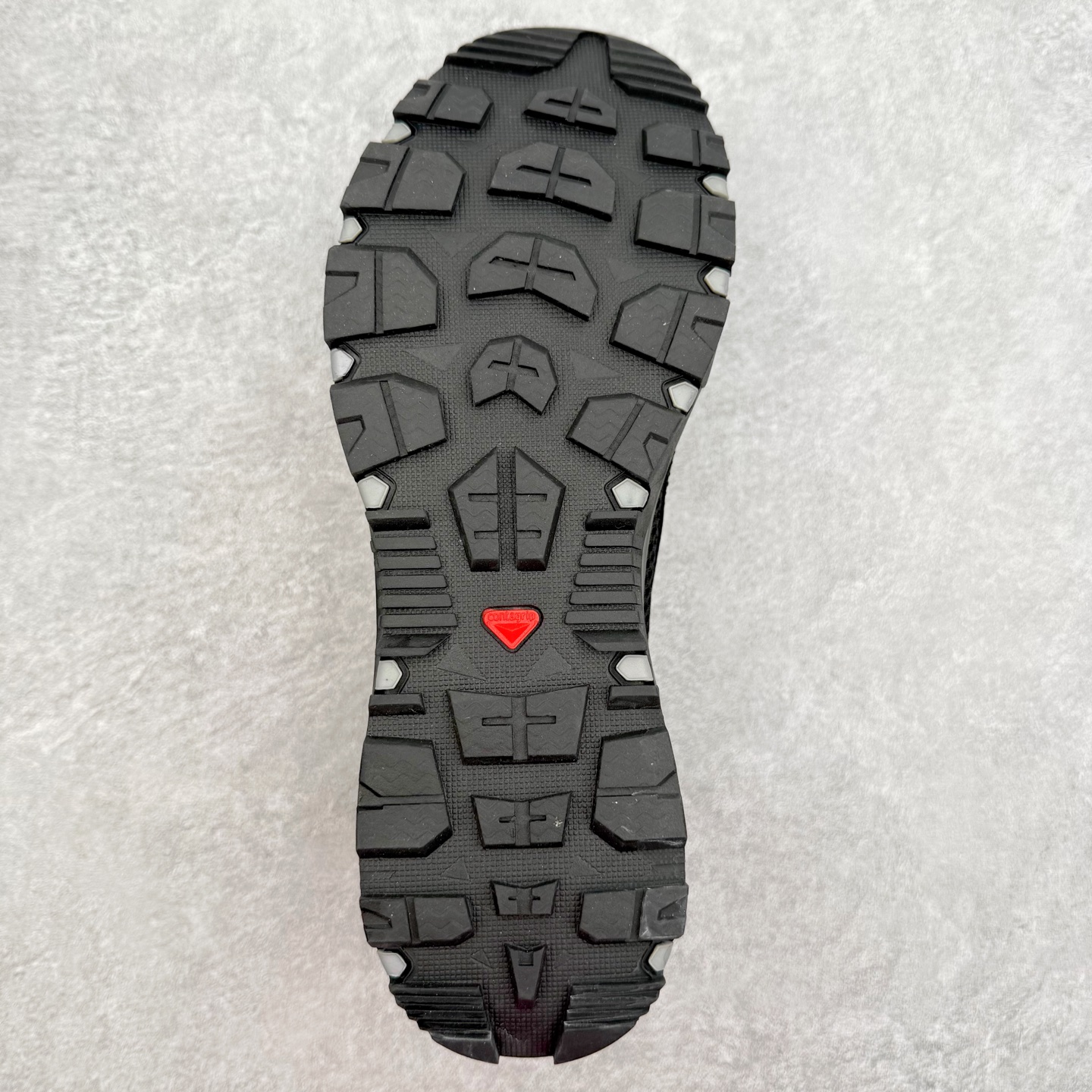 图片[9]-SALOMON萨洛蒙 Techamphibian 5 圆头舒适 透气速干抓地溯溪鞋 男女同款 SALOMON诞生于1947年的法国阿尔卑斯山区，全球知名的户外运动品牌。一直致力于推动滑雪、越野跑等山地运动的发展及产品的进步。其产品设计致力于追求创新和发掘产品的性能极限，帮助喜欢自由的人在山地间不断挑战自我。实拍调校N版已经零色差零失真 百分百还原实物色彩所见即所得 不存在货不对板色差等低级问题 选购参考实物拍摄 不混卖不参货 只用心做好货严格选品 承诺混一赔十 尺码：36 36.5 37.5 38 38.5 39 40 40.5 41 42 42.5 43 44 44.5 45-选品中心