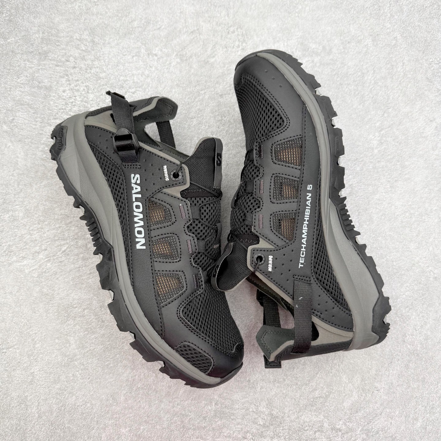 图片[3]-SALOMON萨洛蒙 Techamphibian 5 圆头舒适 透气速干抓地溯溪鞋 男女同款 SALOMON诞生于1947年的法国阿尔卑斯山区，全球知名的户外运动品牌。一直致力于推动滑雪、越野跑等山地运动的发展及产品的进步。其产品设计致力于追求创新和发掘产品的性能极限，帮助喜欢自由的人在山地间不断挑战自我。实拍调校N版已经零色差零失真 百分百还原实物色彩所见即所得 不存在货不对板色差等低级问题 选购参考实物拍摄 不混卖不参货 只用心做好货严格选品 承诺混一赔十 尺码：36 36.5 37.5 38 38.5 39 40 40.5 41 42 42.5 43 44 44.5 45-选品中心