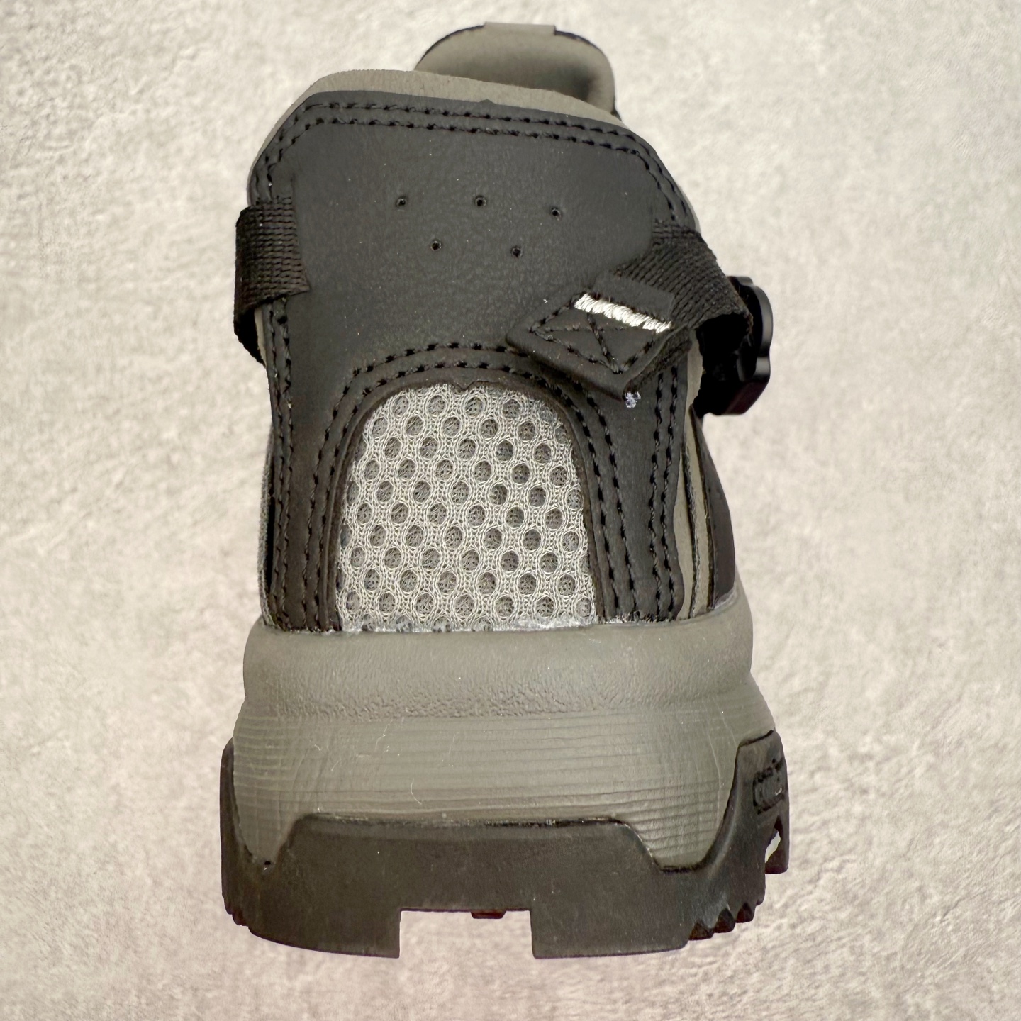 图片[8]-SALOMON萨洛蒙 Techamphibian 5 圆头舒适 透气速干抓地溯溪鞋 男女同款 SALOMON诞生于1947年的法国阿尔卑斯山区，全球知名的户外运动品牌。一直致力于推动滑雪、越野跑等山地运动的发展及产品的进步。其产品设计致力于追求创新和发掘产品的性能极限，帮助喜欢自由的人在山地间不断挑战自我。实拍调校N版已经零色差零失真 百分百还原实物色彩所见即所得 不存在货不对板色差等低级问题 选购参考实物拍摄 不混卖不参货 只用心做好货严格选品 承诺混一赔十 尺码：36 36.5 37.5 38 38.5 39 40 40.5 41 42 42.5 43 44 44.5 45-选品中心