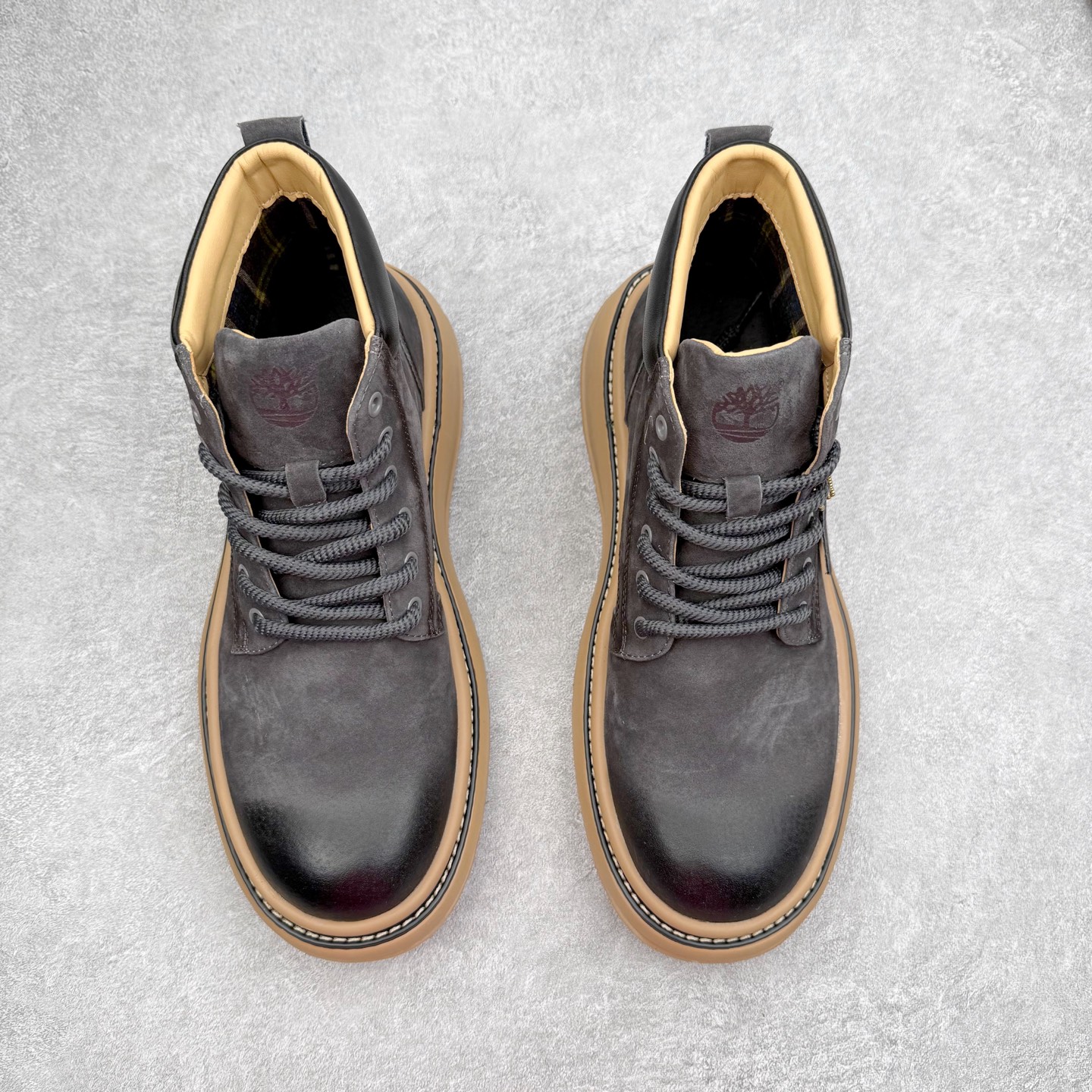 图片[2]-Timberland添柏岚/天伯伦 秋冬新品 秋冬必备户外休闲大黄靴系列#广东大厂品质 原盒原包装 时尚潮流搭配 面料采用意大利🇮🇹顶级磨砂细纹牛皮 轻质大底 搭配防臭防腐真皮乳胶鞋垫 大底到五金都是代工厂原材料制作 同原版固特异永不开胶工艺 好货不杀猪 首单质量严格把控 全网独家首发 品质毋庸置疑 全套官网统一包装 给您完美的穿着体验 质量考究耐穿 型男必备 专治不帅 高品质脚感一流 今年冬季防寒户外专用 日常随意搭配 尺码：38-44（皮鞋码）-选品中心