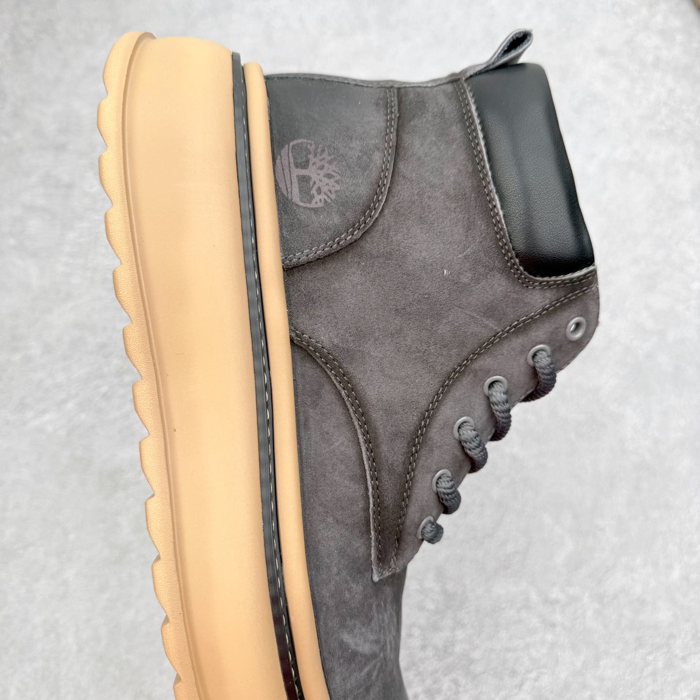 图片[6]-Timberland添柏岚/天伯伦 秋冬新品 秋冬必备户外休闲大黄靴系列#广东大厂品质 原盒原包装 时尚潮流搭配 面料采用意大利🇮🇹顶级磨砂细纹牛皮 轻质大底 搭配防臭防腐真皮乳胶鞋垫 大底到五金都是代工厂原材料制作 同原版固特异永不开胶工艺 好货不杀猪 首单质量严格把控 全网独家首发 品质毋庸置疑 全套官网统一包装 给您完美的穿着体验 质量考究耐穿 型男必备 专治不帅 高品质脚感一流 今年冬季防寒户外专用 日常随意搭配 尺码：38-44（皮鞋码）-选品中心