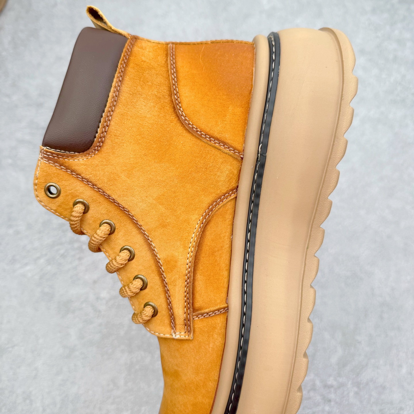 图片[7]-Timberland添柏岚/天伯伦 秋冬新品 秋冬必备户外休闲大黄靴系列#广东大厂品质 原盒原包装 时尚潮流搭配 面料采用意大利🇮🇹顶级磨砂细纹牛皮 轻质大底 搭配防臭防腐真皮乳胶鞋垫 大底到五金都是代工厂原材料制作 同原版固特异永不开胶工艺 好货不杀猪 首单质量严格把控 全网独家首发 品质毋庸置疑 全套官网统一包装 给您完美的穿着体验 质量考究耐穿 型男必备 专治不帅 高品质脚感一流 今年冬季防寒户外专用 日常随意搭配 尺码：38-44（皮鞋码）-选品中心