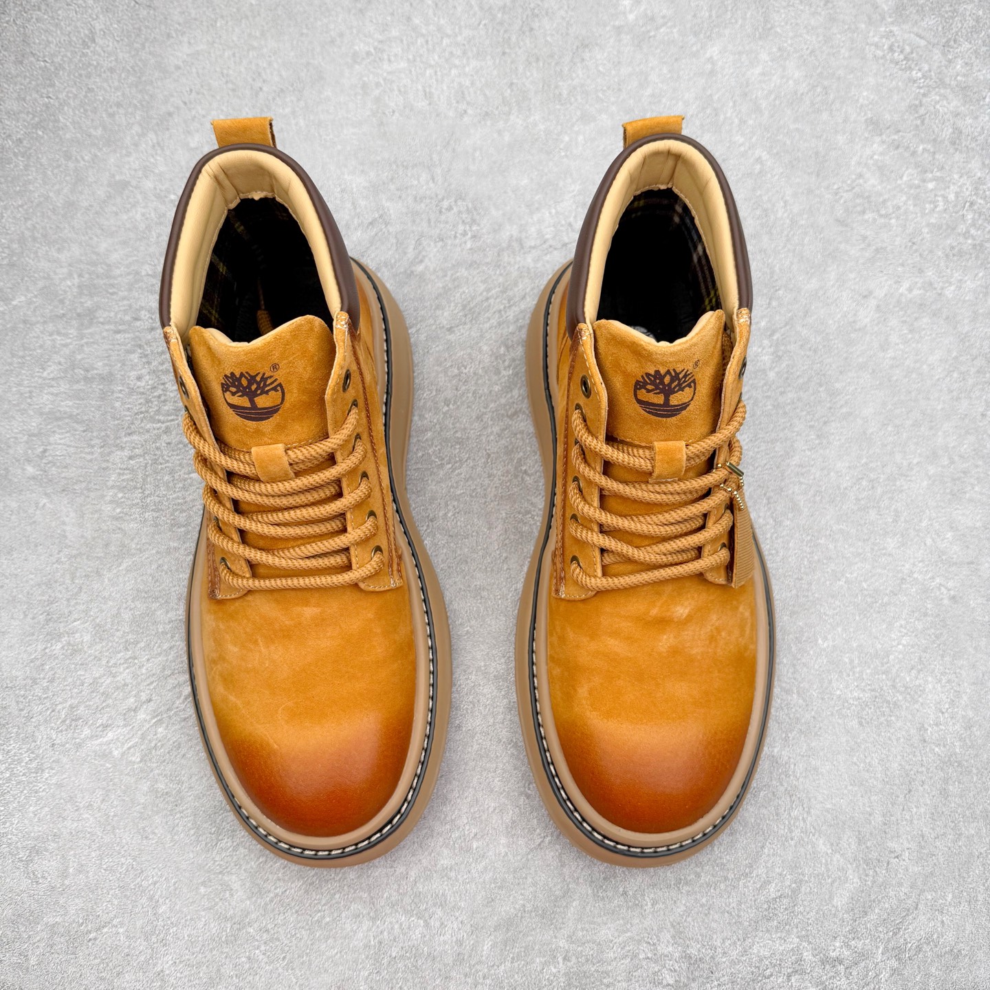 图片[2]-Timberland添柏岚/天伯伦 秋冬新品 秋冬必备户外休闲大黄靴系列#广东大厂品质 原盒原包装 时尚潮流搭配 面料采用意大利🇮🇹顶级磨砂细纹牛皮 轻质大底 搭配防臭防腐真皮乳胶鞋垫 大底到五金都是代工厂原材料制作 同原版固特异永不开胶工艺 好货不杀猪 首单质量严格把控 全网独家首发 品质毋庸置疑 全套官网统一包装 给您完美的穿着体验 质量考究耐穿 型男必备 专治不帅 高品质脚感一流 今年冬季防寒户外专用 日常随意搭配 尺码：38-44（皮鞋码）-选品中心