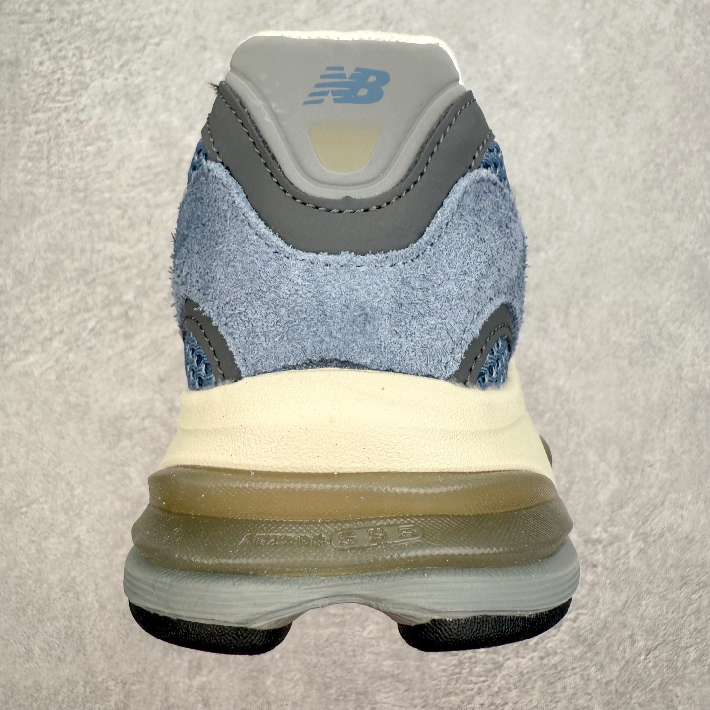 图片[8]-New Balance NB2010系列新百伦经典复古休闲运动板鞋 以ENCAP中底配以升级版 N-ERGY缓震物料 鞋面则采用特色的柔软麂皮搭以NewBalance经典的尼龙网布 低调中还原跑鞋本真 更年轻化的设计理念与材质 让新世代青年得以用全新视角体验经典鞋款的传奇魅力尺码：36 37 37.5 38 38.5 39.5 40 40.5 41.5 42 42.5 43 44 45-选品中心