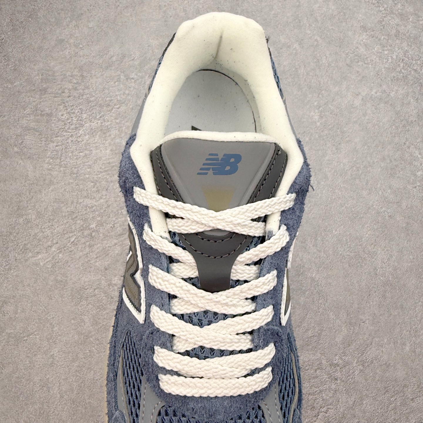 图片[5]-New Balance NB2010系列新百伦经典复古休闲运动板鞋 以ENCAP中底配以升级版 N-ERGY缓震物料 鞋面则采用特色的柔软麂皮搭以NewBalance经典的尼龙网布 低调中还原跑鞋本真 更年轻化的设计理念与材质 让新世代青年得以用全新视角体验经典鞋款的传奇魅力尺码：36 37 37.5 38 38.5 39.5 40 40.5 41.5 42 42.5 43 44 45-选品中心